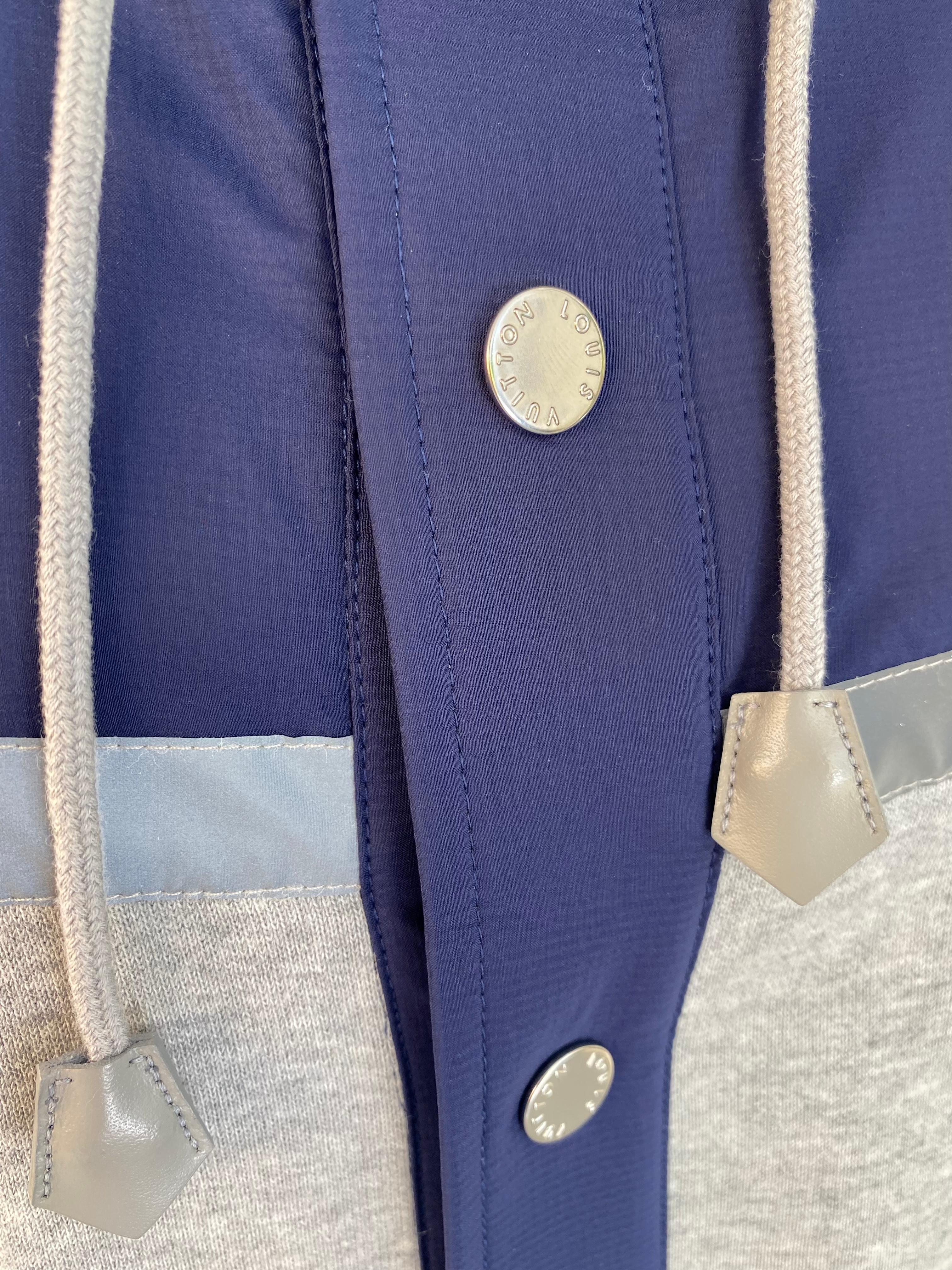 Travel Hoodie-Jacke mit Logo von Louis Vuitton, limitierte Auflage im Angebot 3