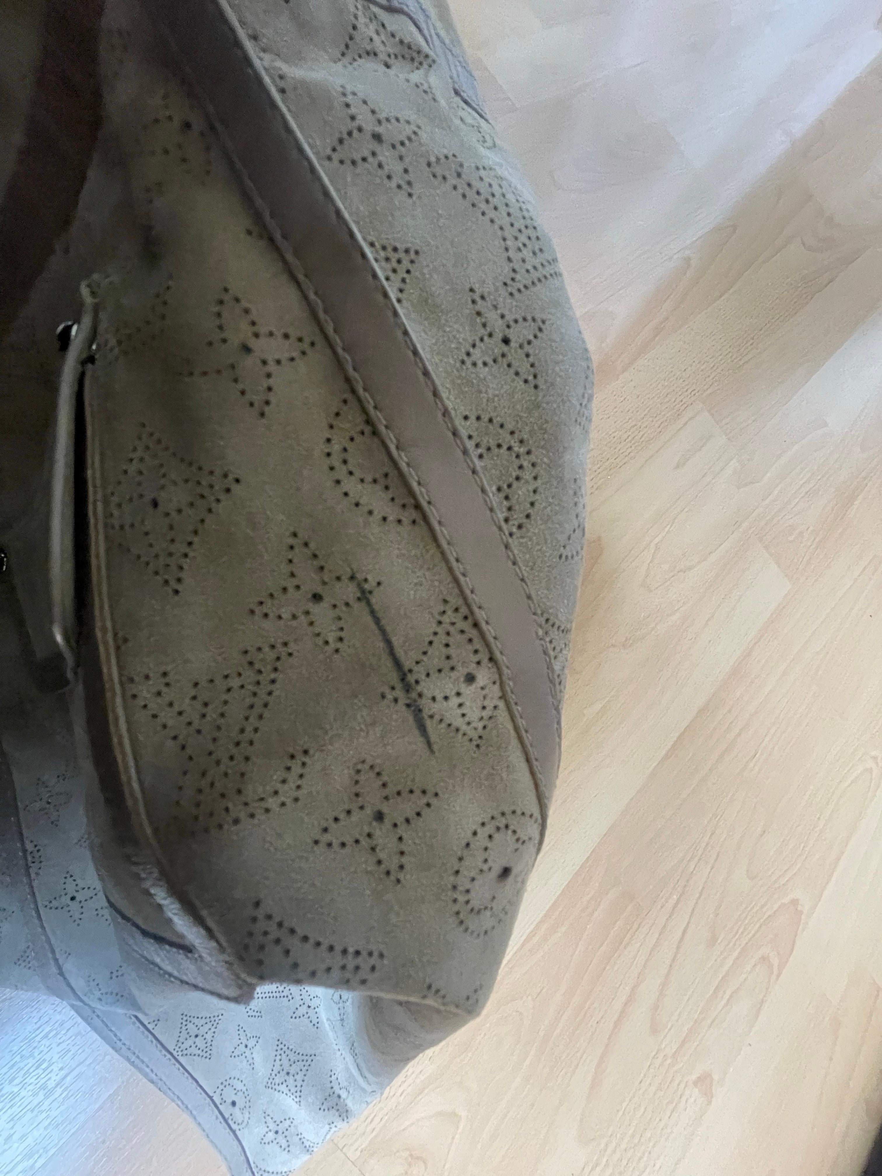 LOUIS VUITTON - Jupe en cuir avec monogramme et logo Bon état - En vente à CACHAN, FR