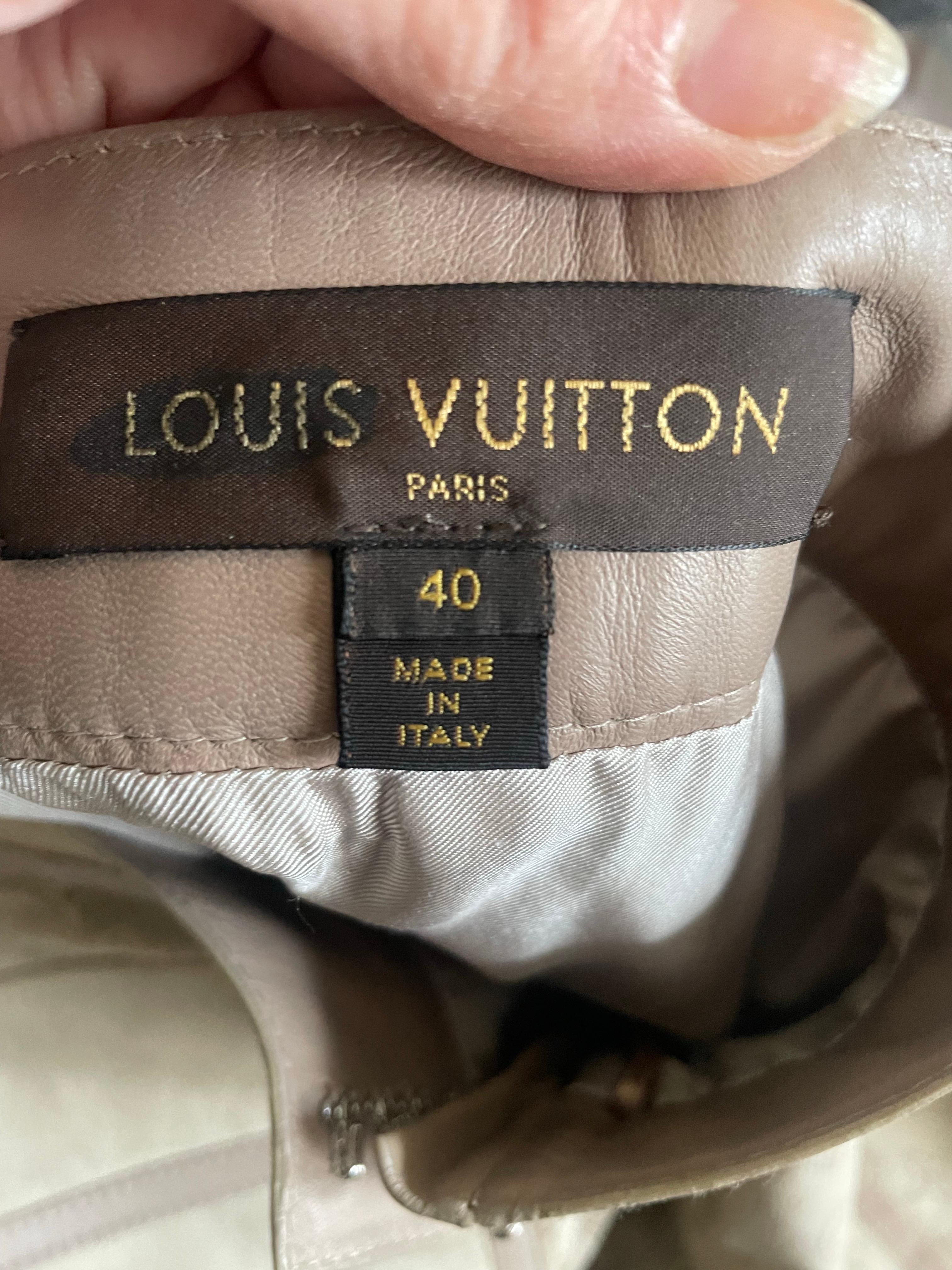 LOUIS VUITTON - Jupe en cuir avec monogramme et logo en vente 3