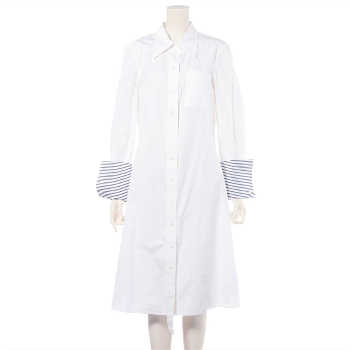 El Vestido polo de algodón de manga larga Louis Vuitton en blanco es una prenda sofisticada y versátil que presenta unas distintivas rayas azules y blancas en el diseño sin mangas. Confeccionado con tejido de primera calidad, el vestido ofrece una
