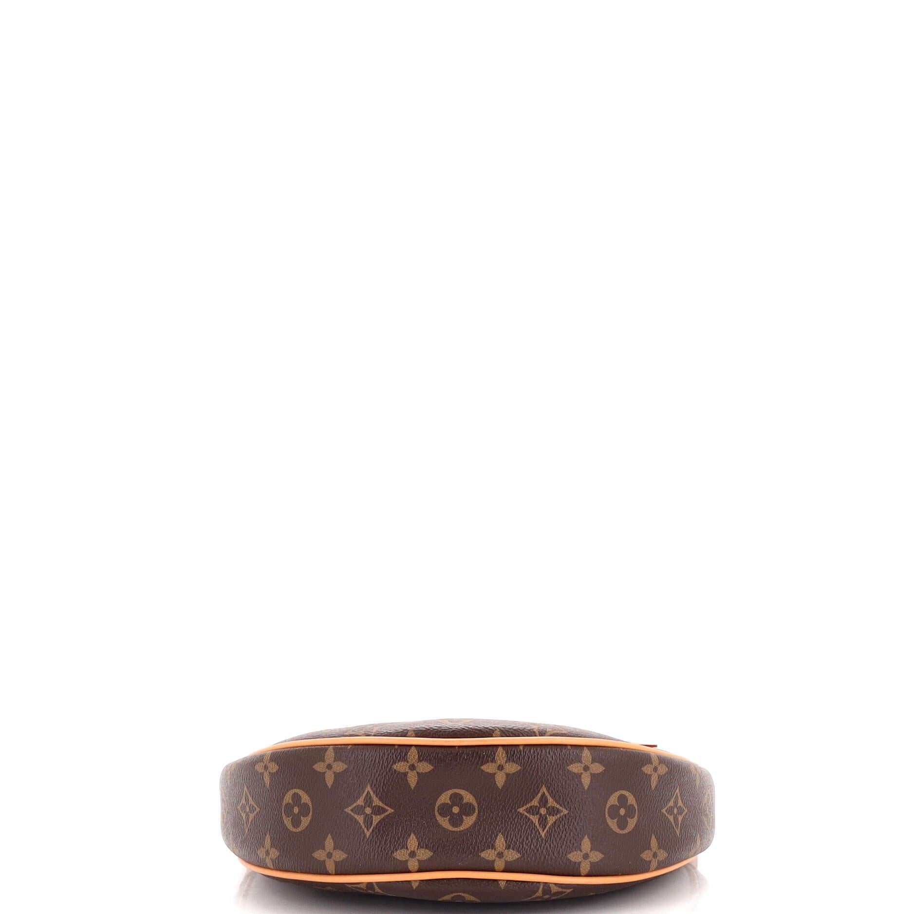 Louis Vuitton Loop Handbag Monogram Canvas In Good Condition For Sale In NY, NY