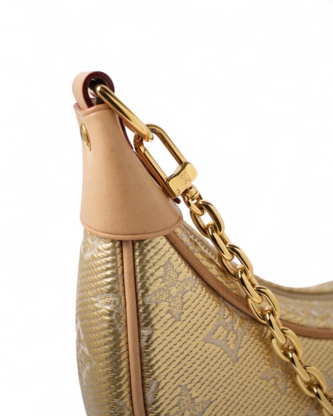 Louis Vuitton Loop PM Monogram Laminata Oro en vente 7