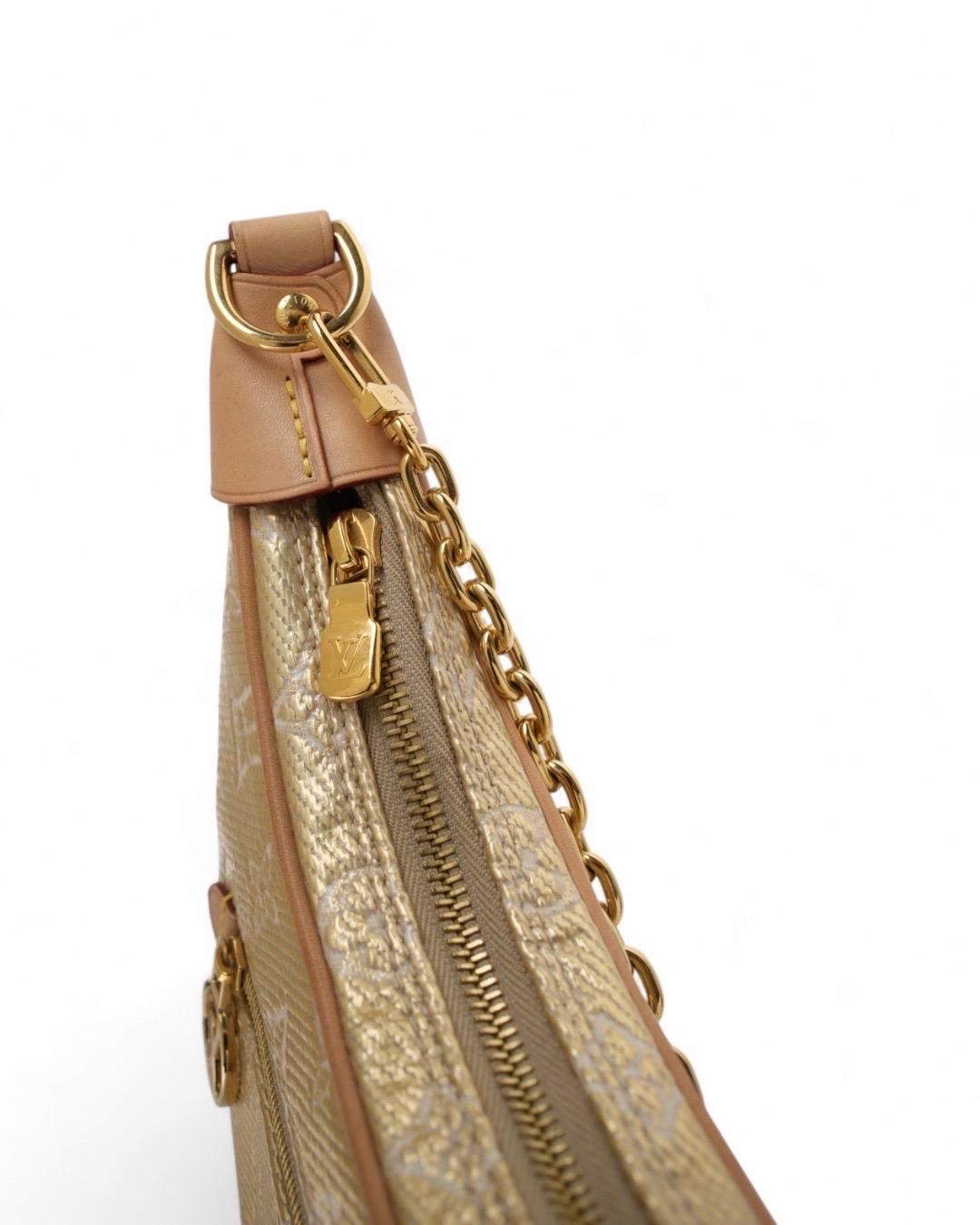 Louis Vuitton Loop PM Monogram Laminata Oro en vente 1