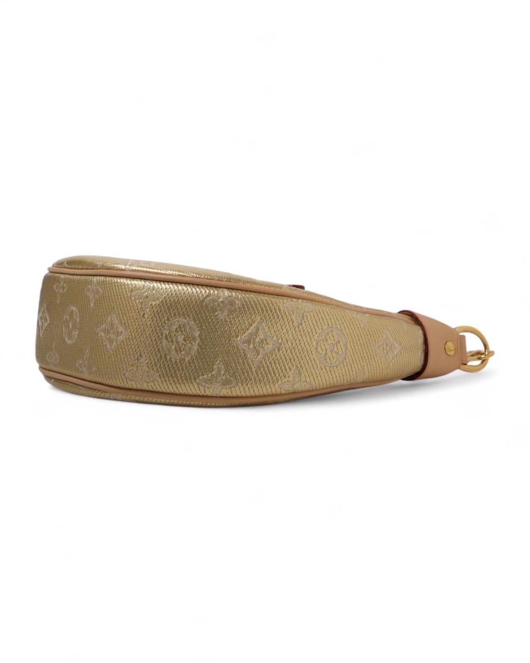 Louis Vuitton Loop PM Monogram Laminata Oro en vente 3