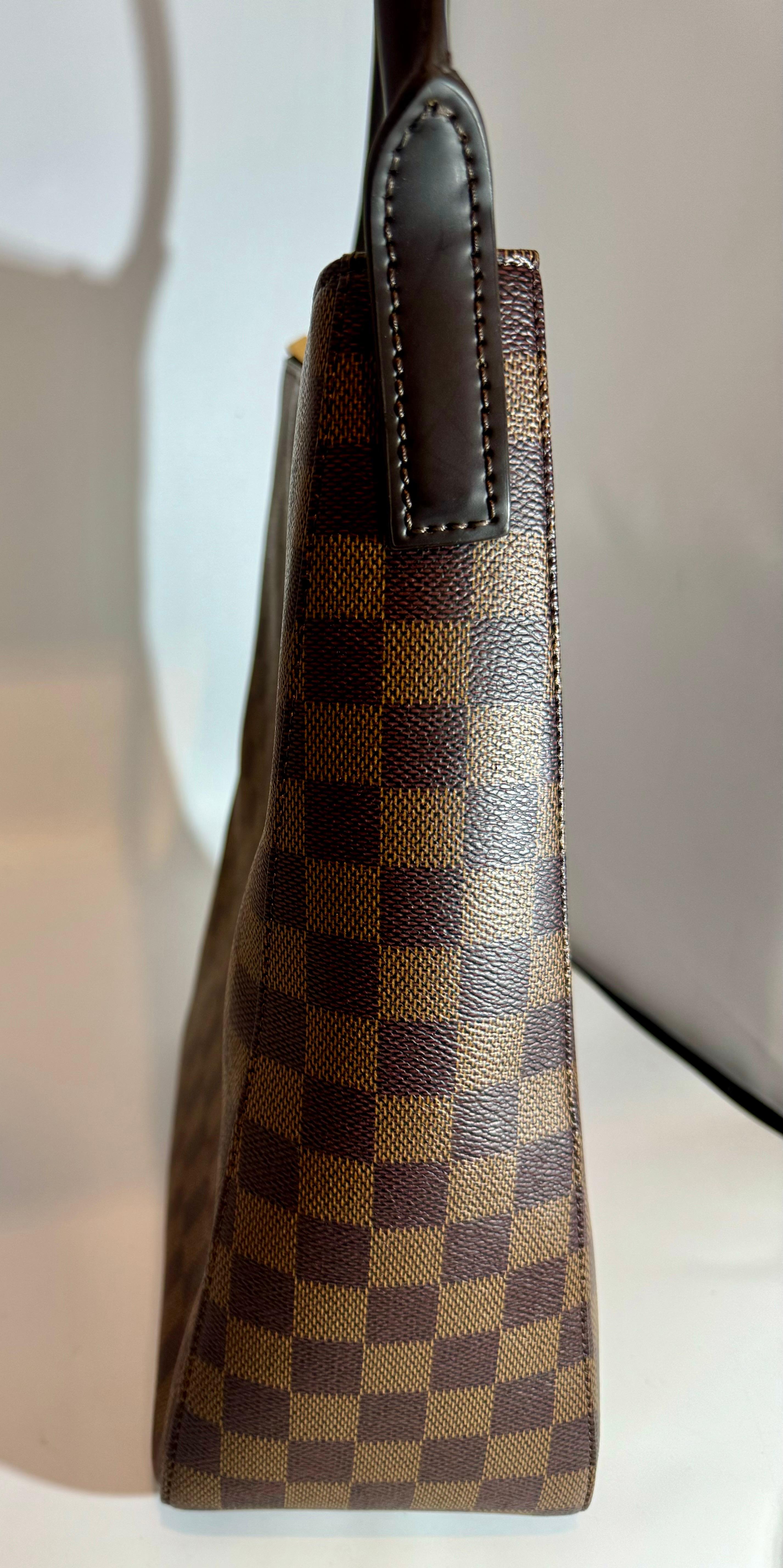  Louis Vuitton Looping Handbag Damier GM
Excellent condition
Red lining inside
BRAND	LOUIS VUITTON
STYLE	
Shoulder Bag

COLOR / MATERIAL	
Brown/Damier Ebene Leather  

COUNTRY OF MANUFACTURE 	
France

DIMENSION	SIZE ( inch )	
W  11.6 x H 13 x D 4.5 