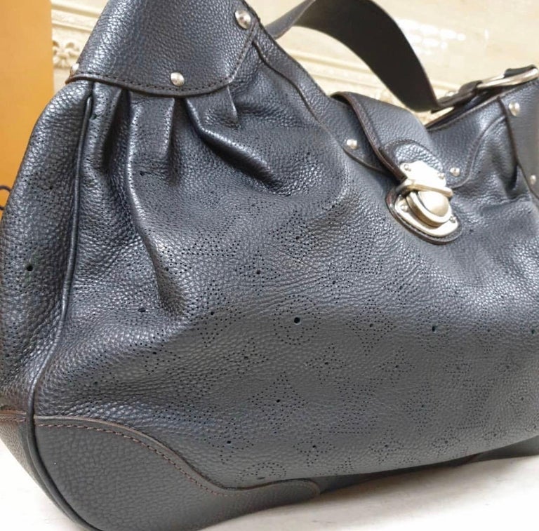 Louis Vuitton Louis Vuitton Black Mahina Leather Solar GM Bag For Sale 1