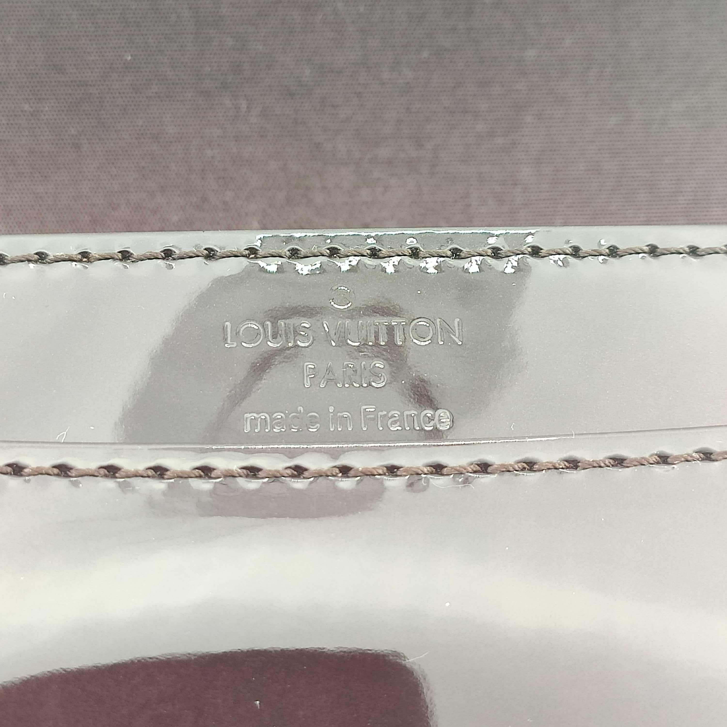 LOUIS VUITTON Louise PM Shoulder bag in Purple Patent leather 1
