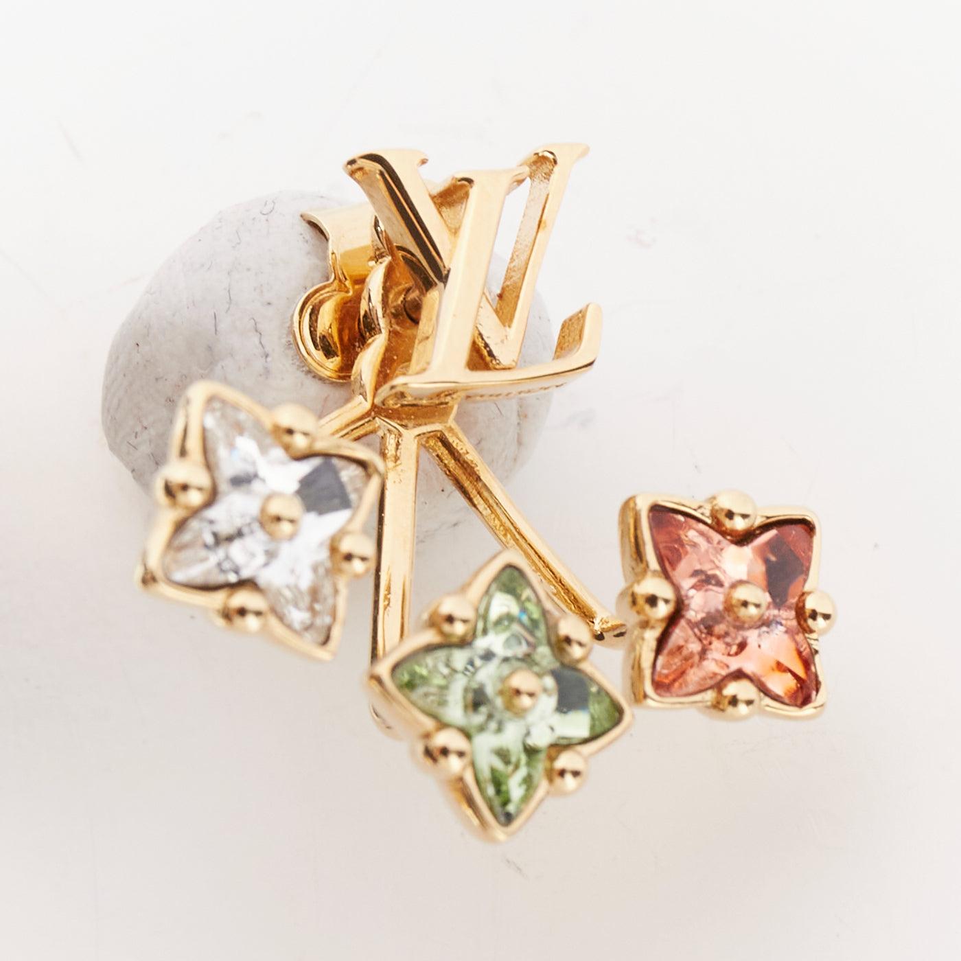 LOUIS VUITTON Loulougram logo doré vert floral cristal Paire de boucles d'oreilles en vente 2