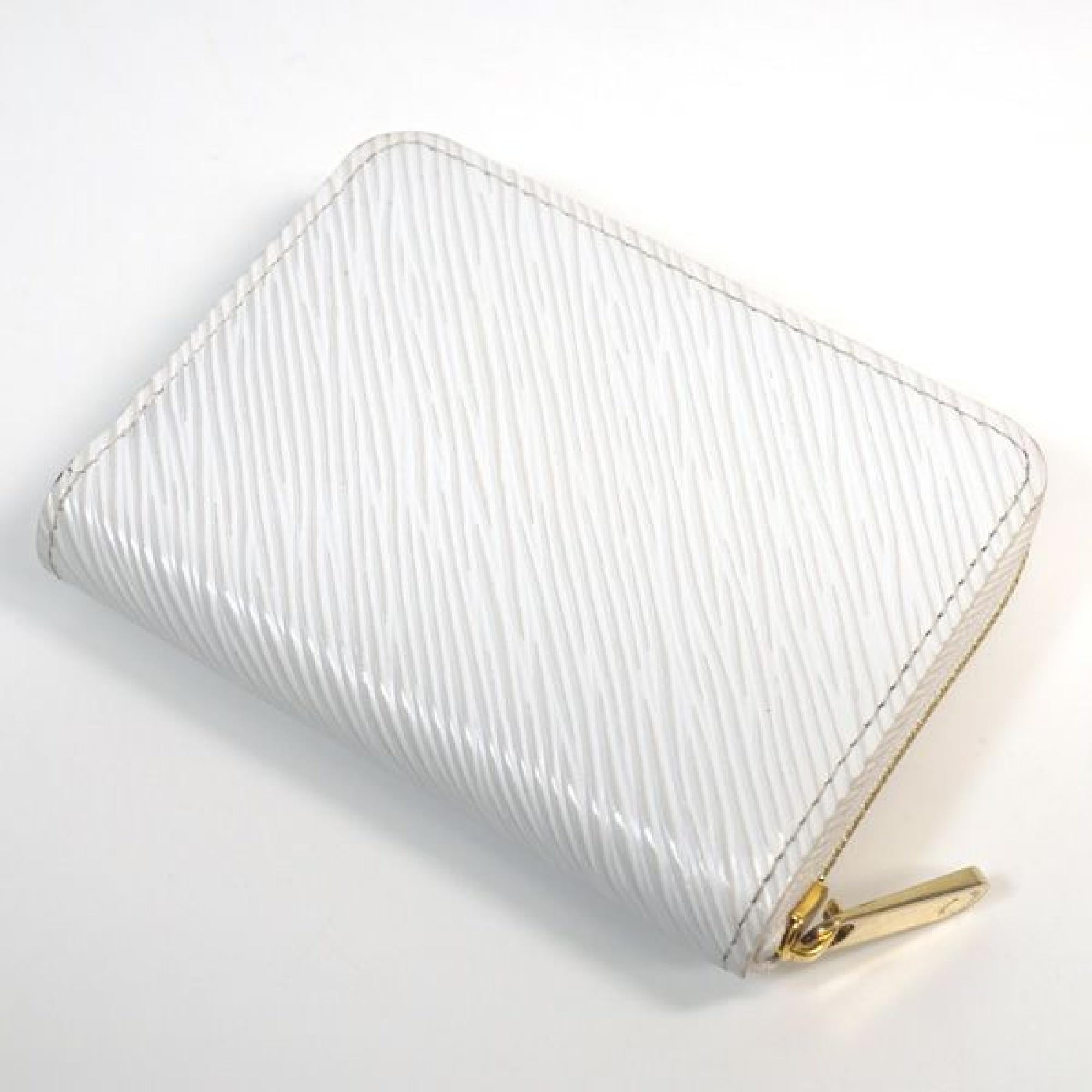 An authentic LOUIS VUITTON love lock Zippy coin purse unisex coin case M63994 blanc. The color is blanc. The outside material is Epi leather. The pattern is love lock  Zippy coin purse. This item is Contemporary. The year of manufacture would be