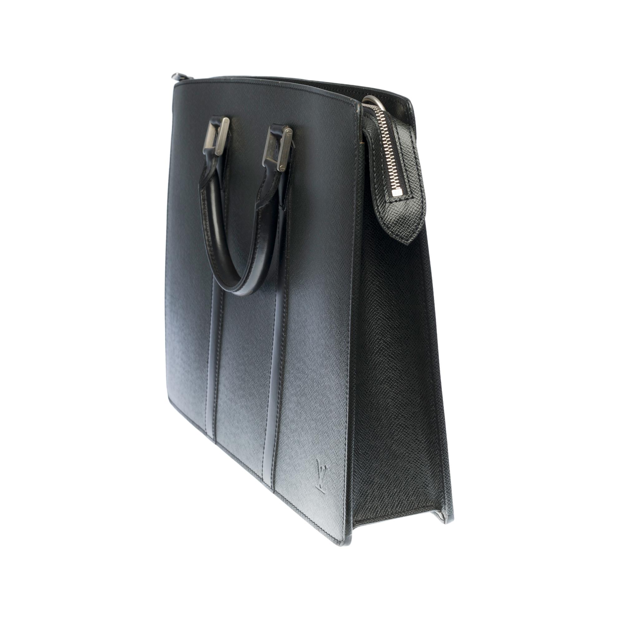 Louis Vuitton Lozan Briefcase in black taiga leather, BPHW In Good Condition In Paris, IDF