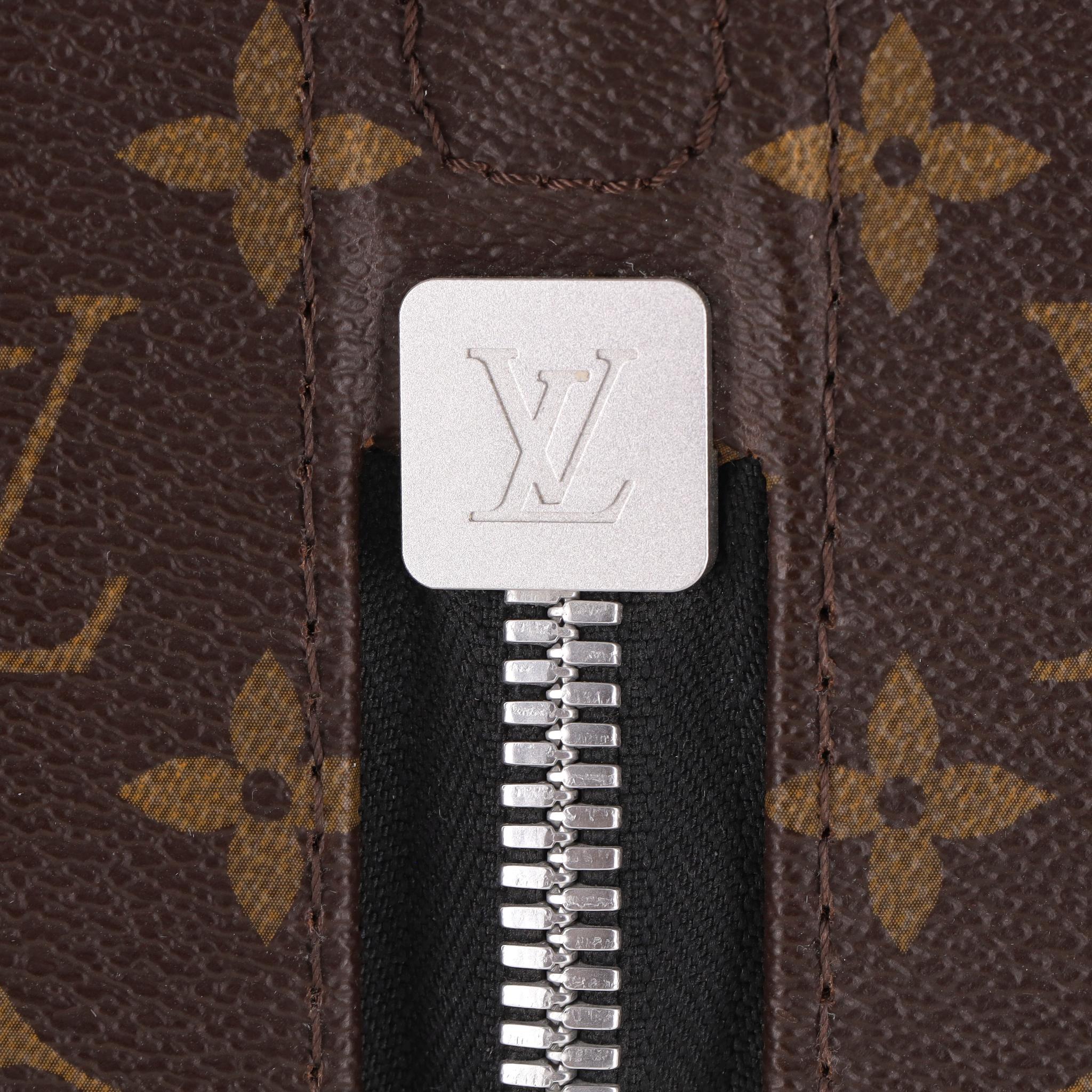 Valigia Louis Vuitton Ltd Edition Horizon 55 Monogram Logo Story in vendita 4