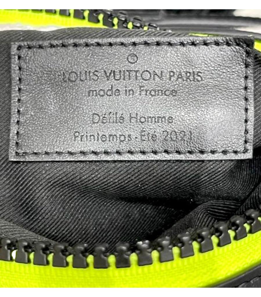 Louis Vuitton Ltd Edition Zoom & Friends Panda Bär Crossbody Tasche im Angebot 3