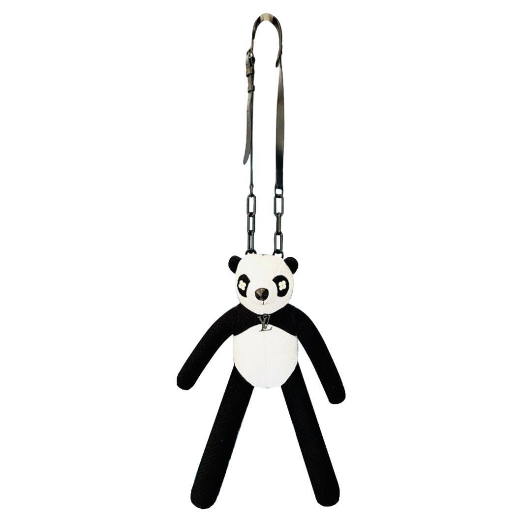 Louis Vuitton Ltd Edition Zoom & Friends Panda Bär Crossbody Tasche im Angebot