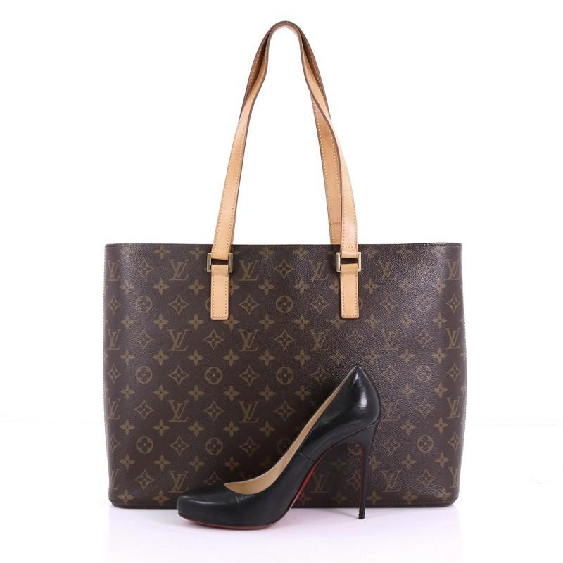 This Louis Vuitton Luco Handbag Monogram Canvas, crafted in brown monogram coated canvas, features dual flat leather handles and gold-tone hardware. Its zip closure opens to a beige microfiber interior with zip and slip pockets. Authenticity code