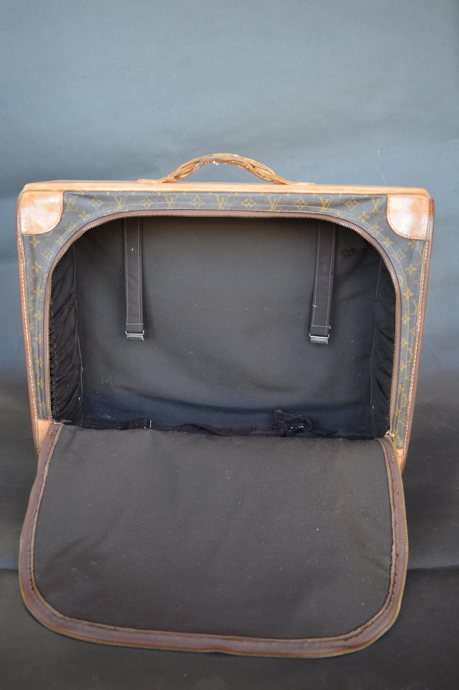 Louis Vuitton Luggage In Good Condition In Los Angeles, CA