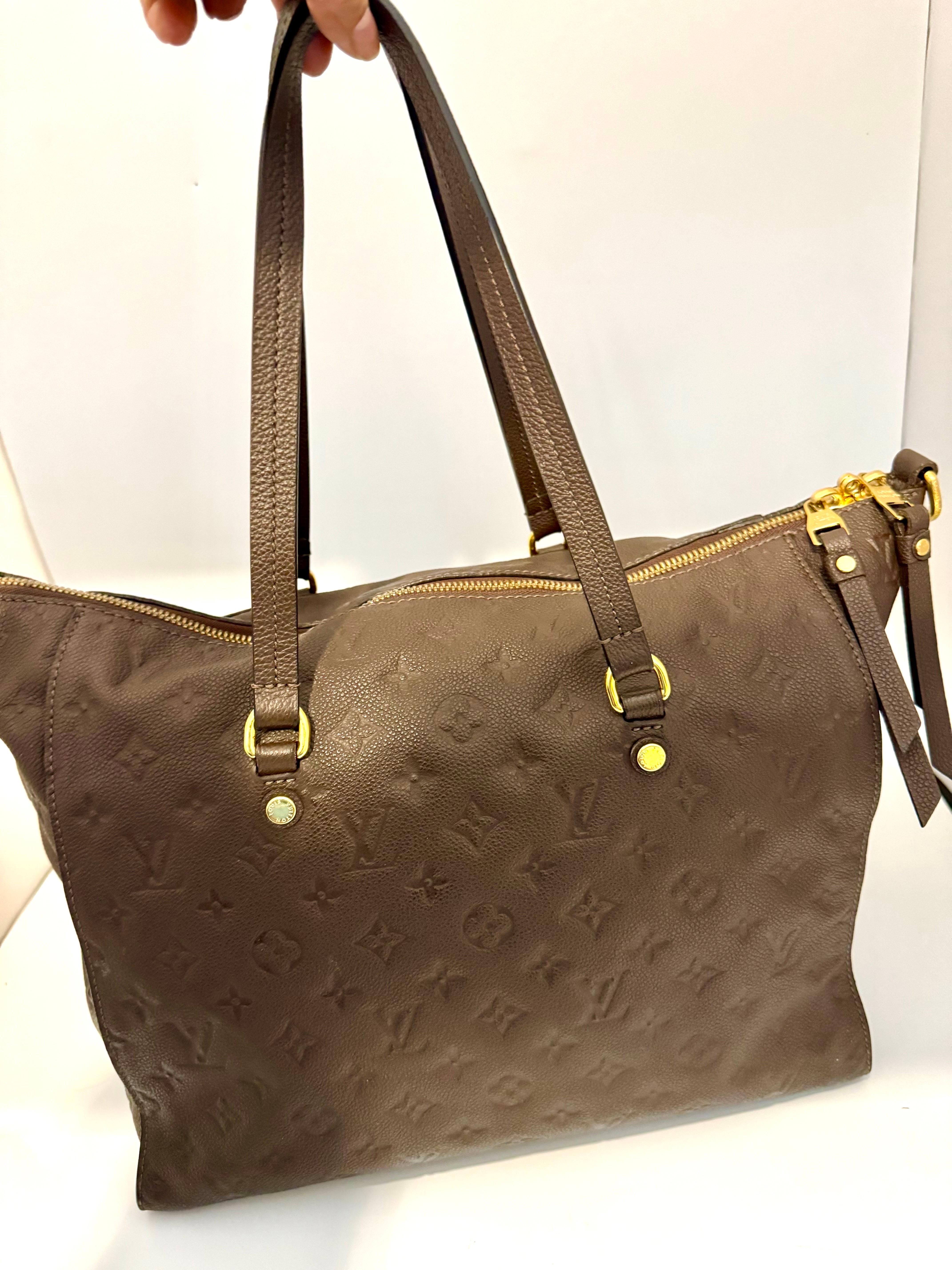 Louis Vuitton Lumineuse Handbag Sac à main en cuir Empreinte Monogram, Excellent en vente 6