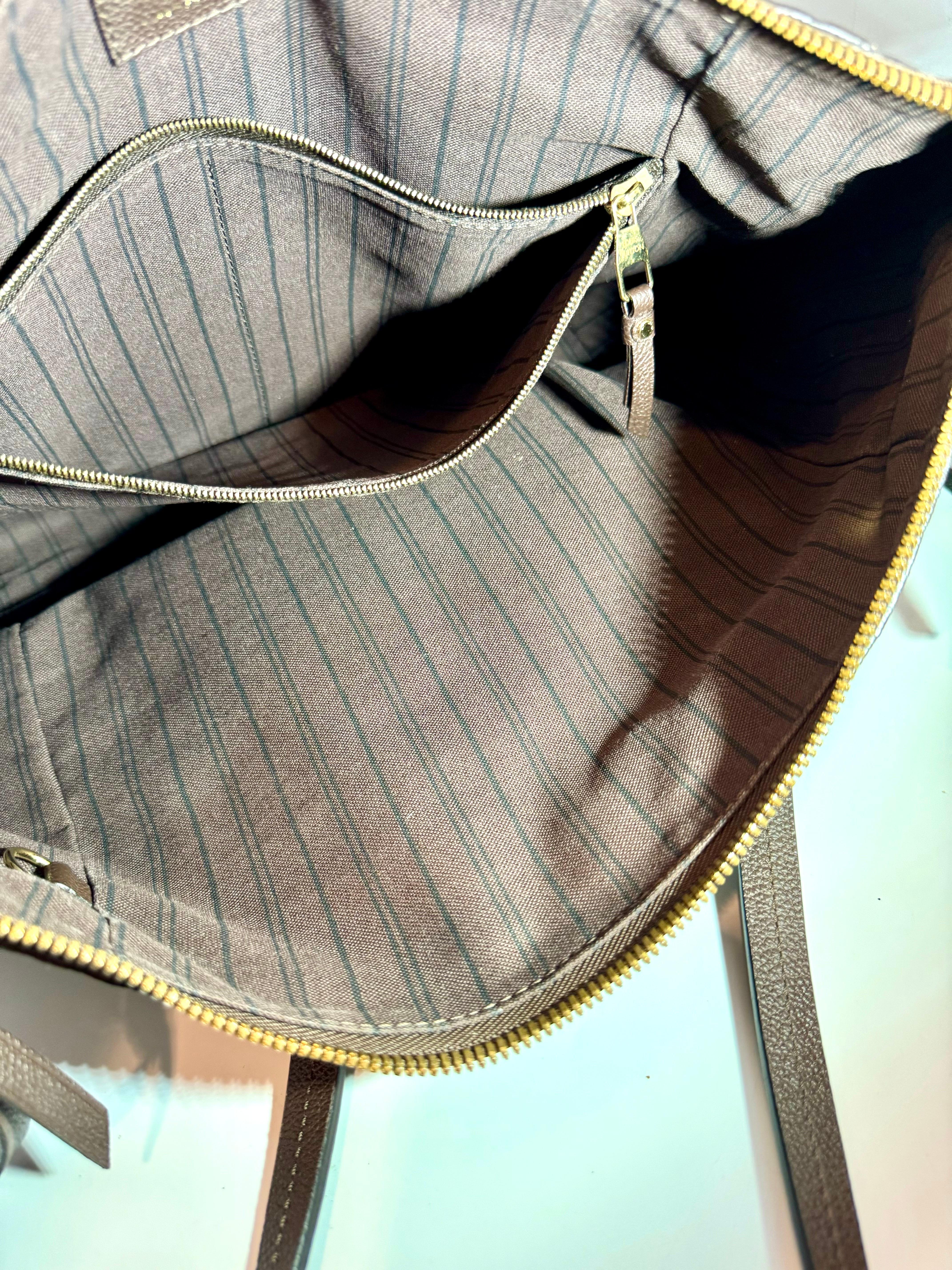 Louis Vuitton Lumineuse Handbag Sac à main en cuir Empreinte Monogram, Excellent en vente 2