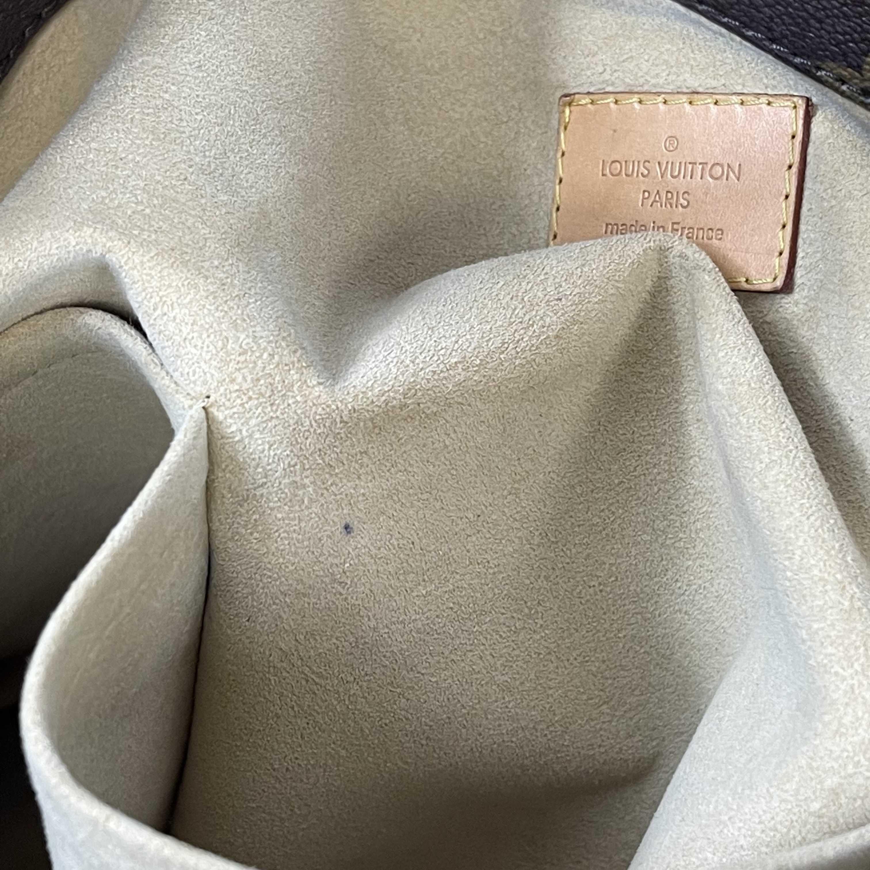 	Louis Vuitton - LV - Artsy GM in Monogram Canvas - Brown - Shoulder Bag For Sale 7