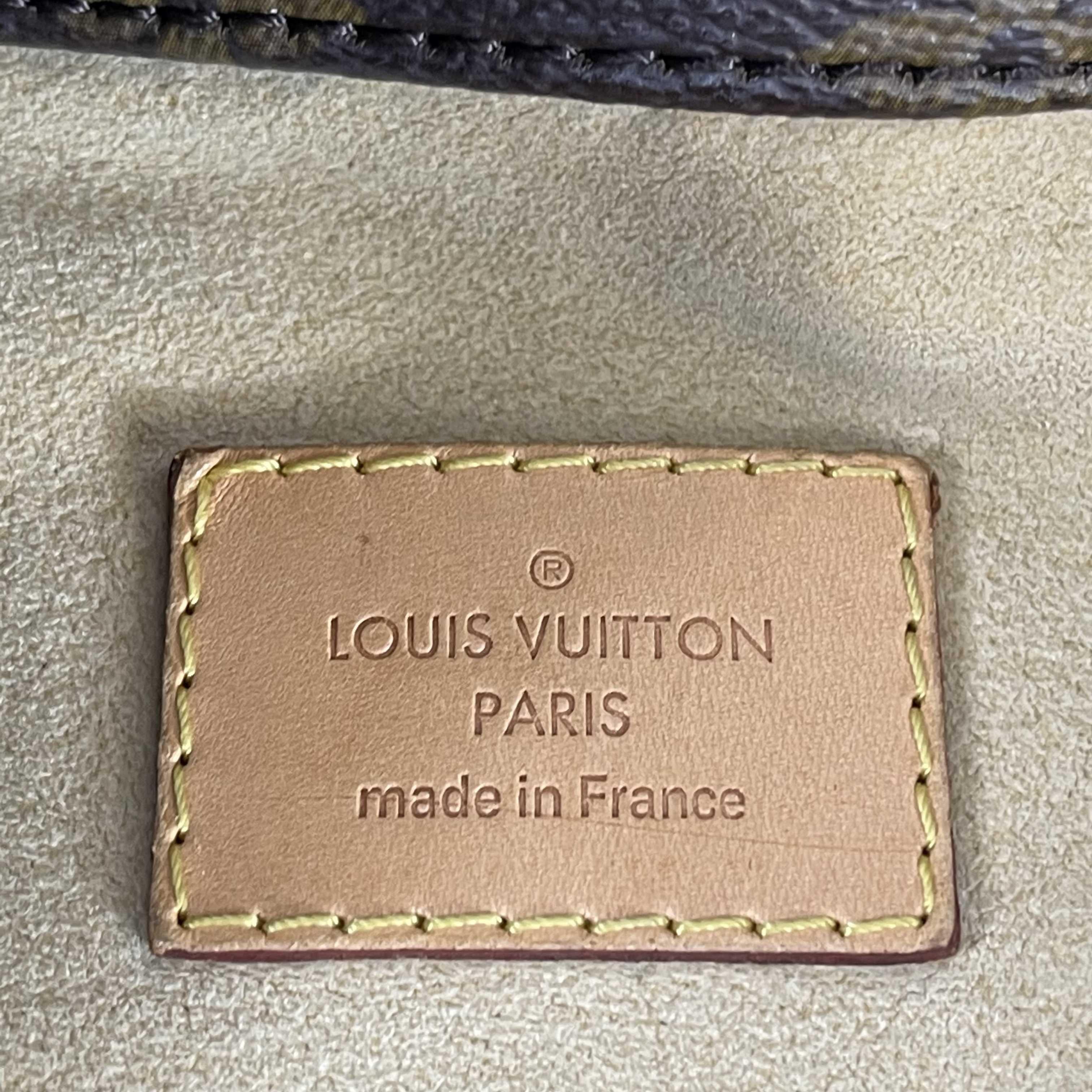 	Louis Vuitton - LV - Artsy GM in Monogram Canvas - Brown - Shoulder Bag In Excellent Condition For Sale In Sanford, FL