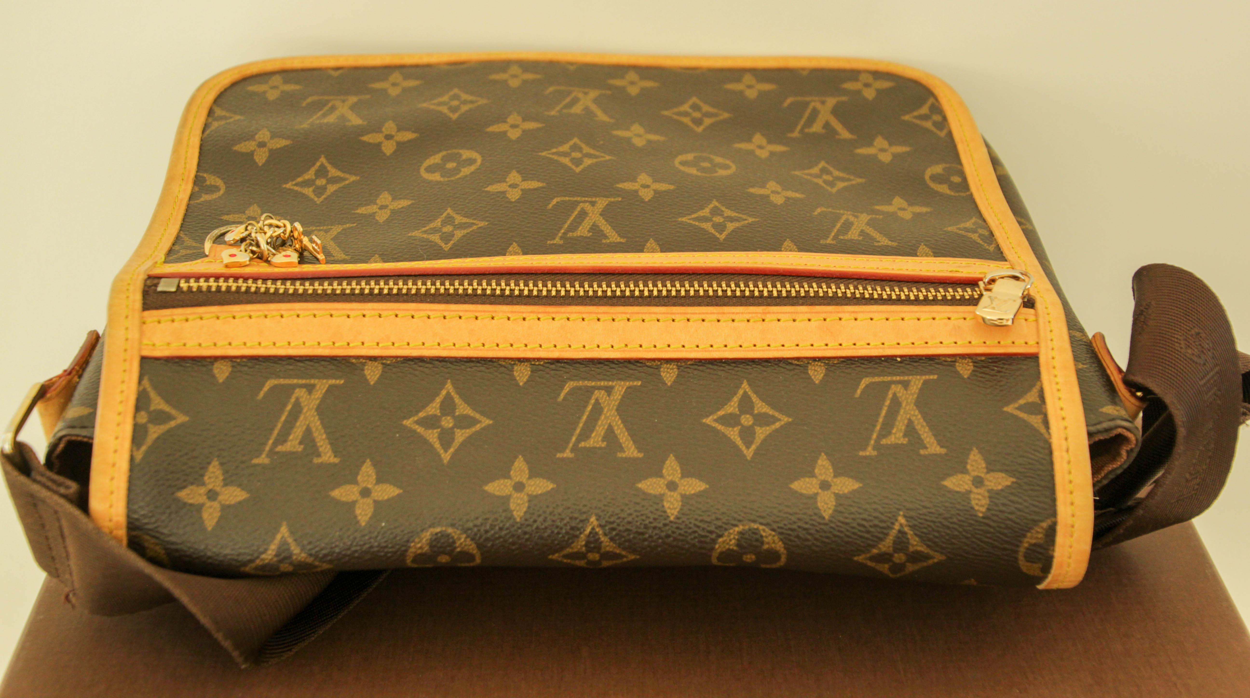 LOUIS VUITTON LV Bosphore Messenger Bag Monogram Canvas PM For Sale 5