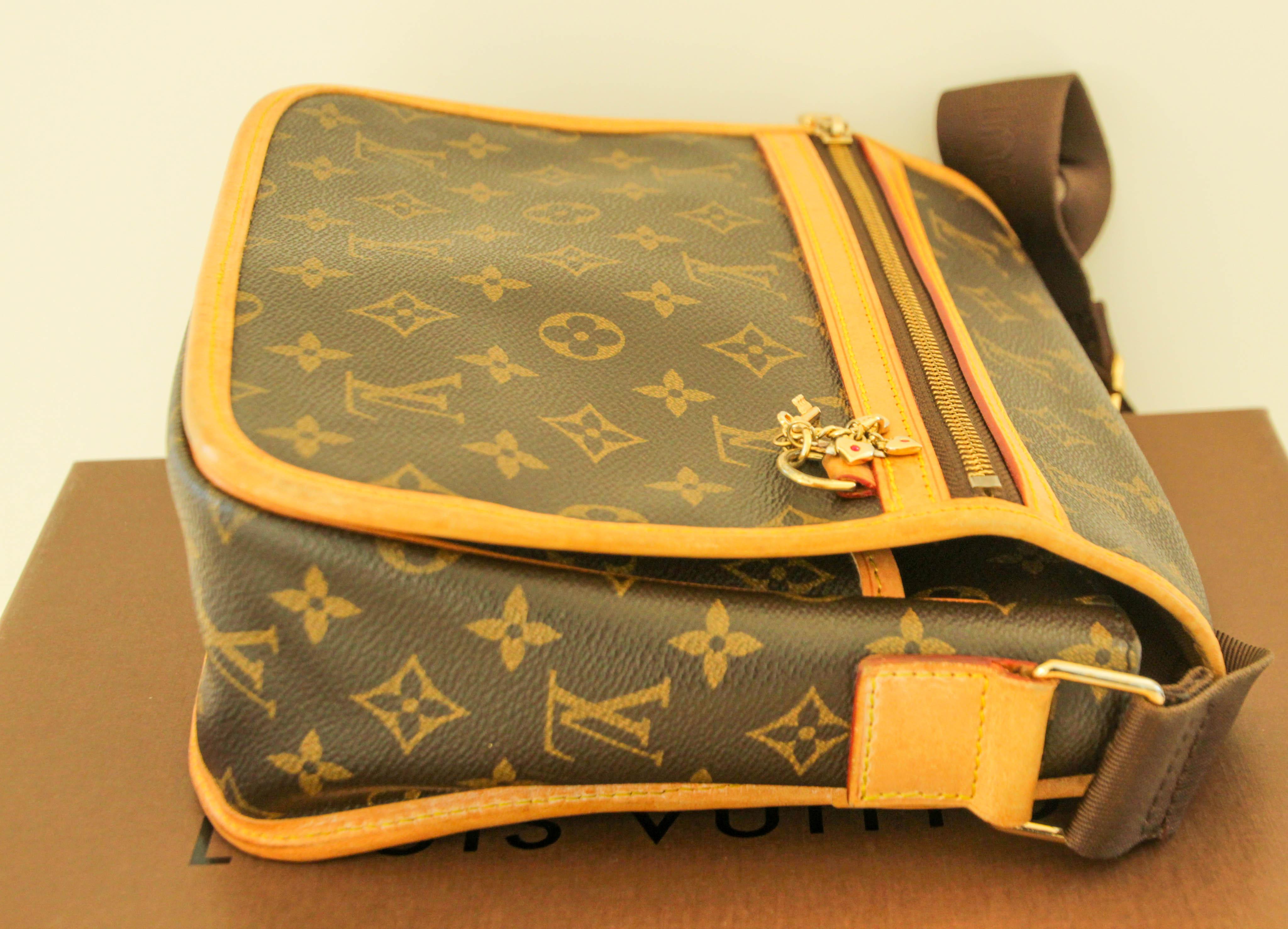 LOUIS VUITTON LV Bosphore Messenger Bag Monogram Canvas PM For Sale 6