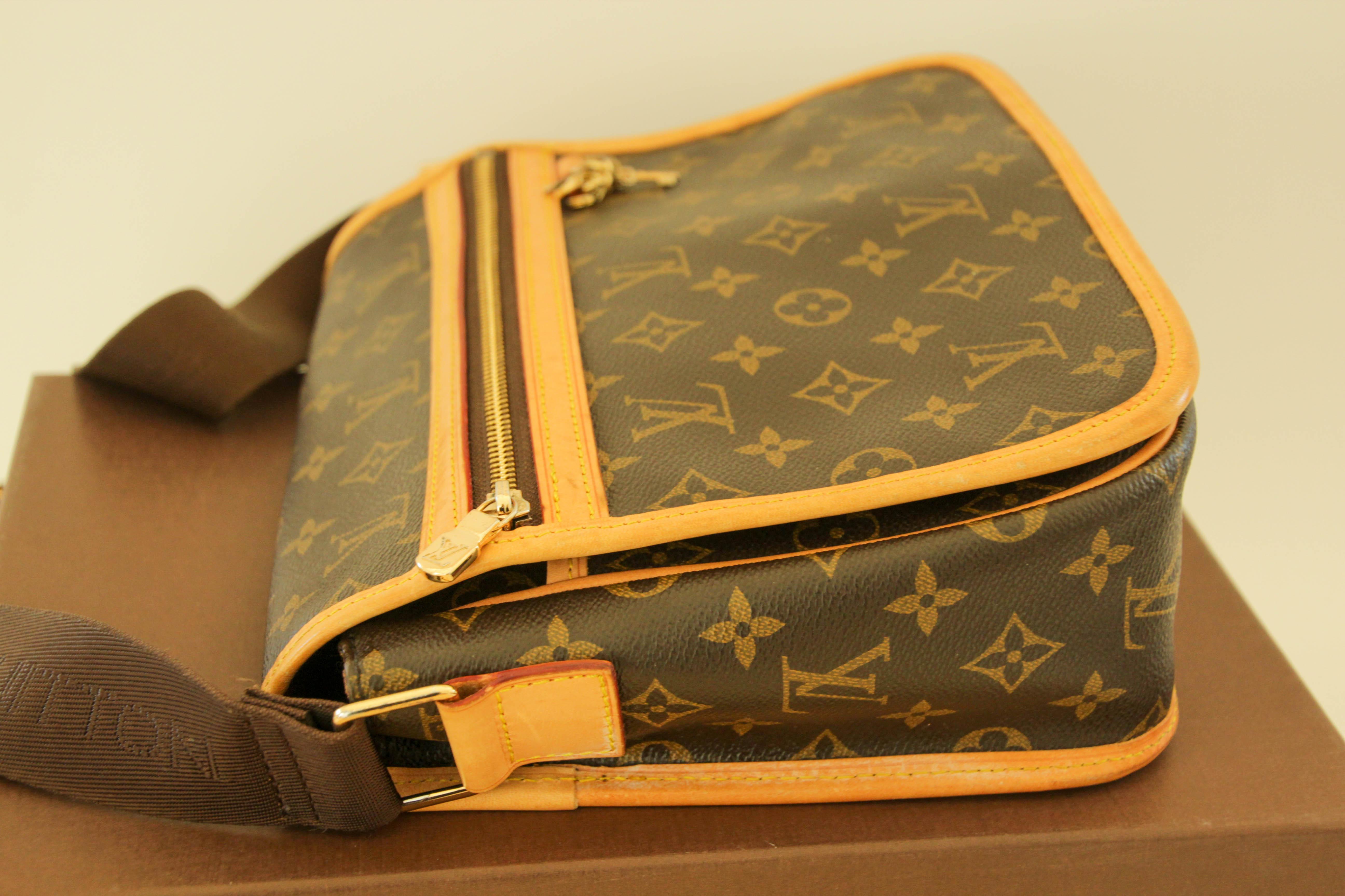 LOUIS VUITTON LV Bosphore Messenger Bag Monogram Canvas PM For Sale 7