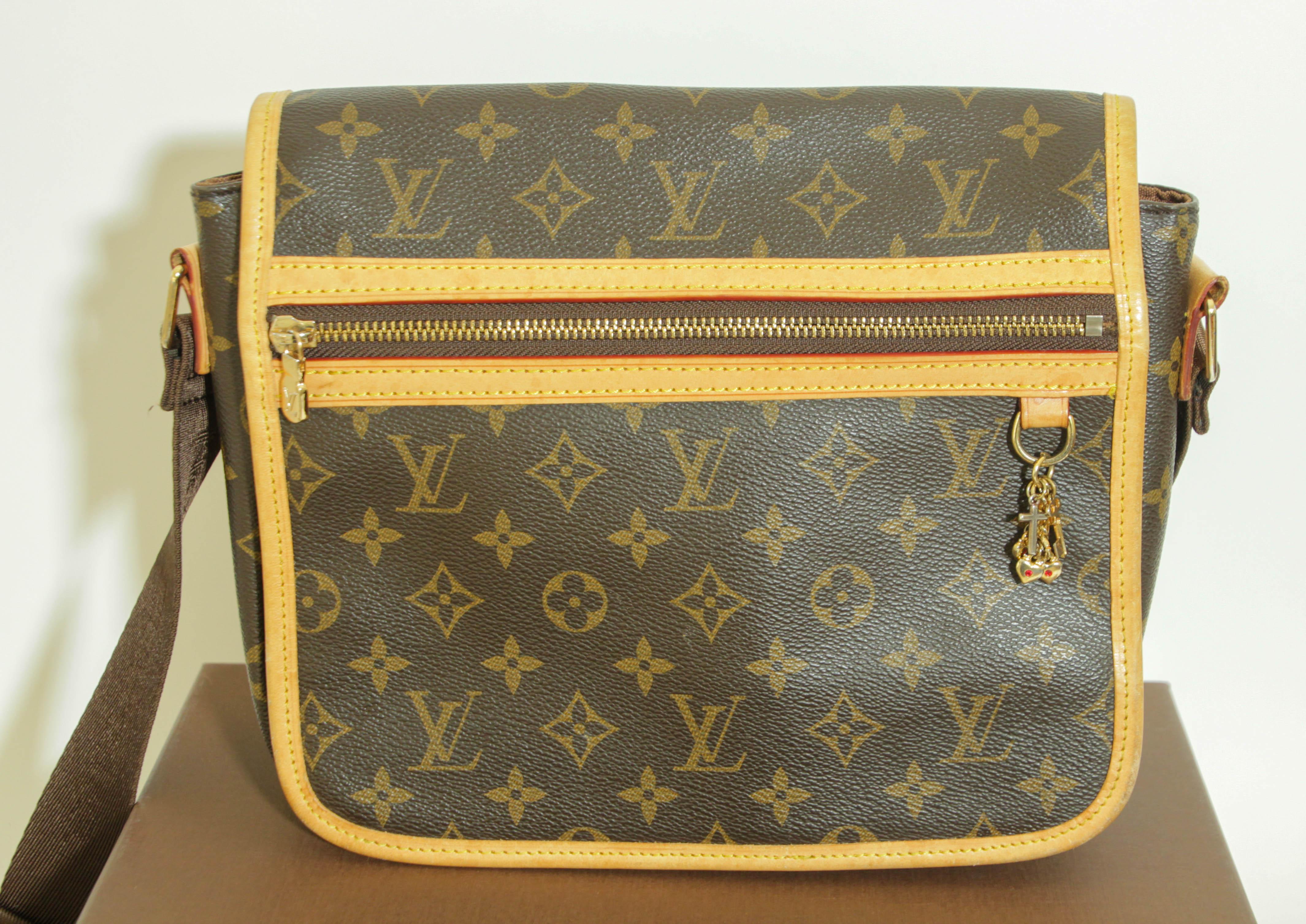 LOUIS VUITTON LV Bosphore Messenger Bag Monogram Canvas PM For Sale 8