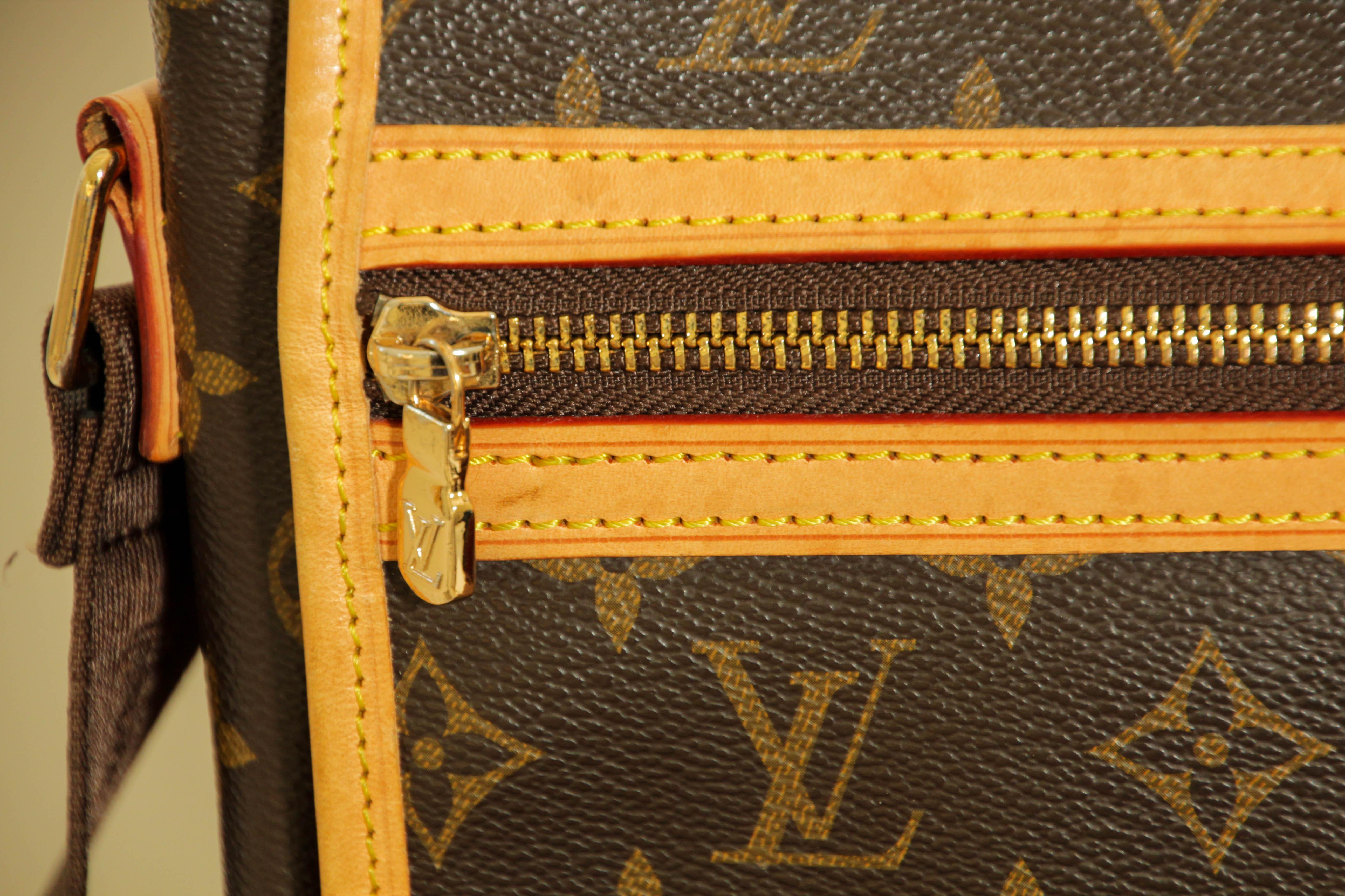 LOUIS VUITTON LV Bosphore Messenger Bag Monogram Canvas PM For Sale 9
