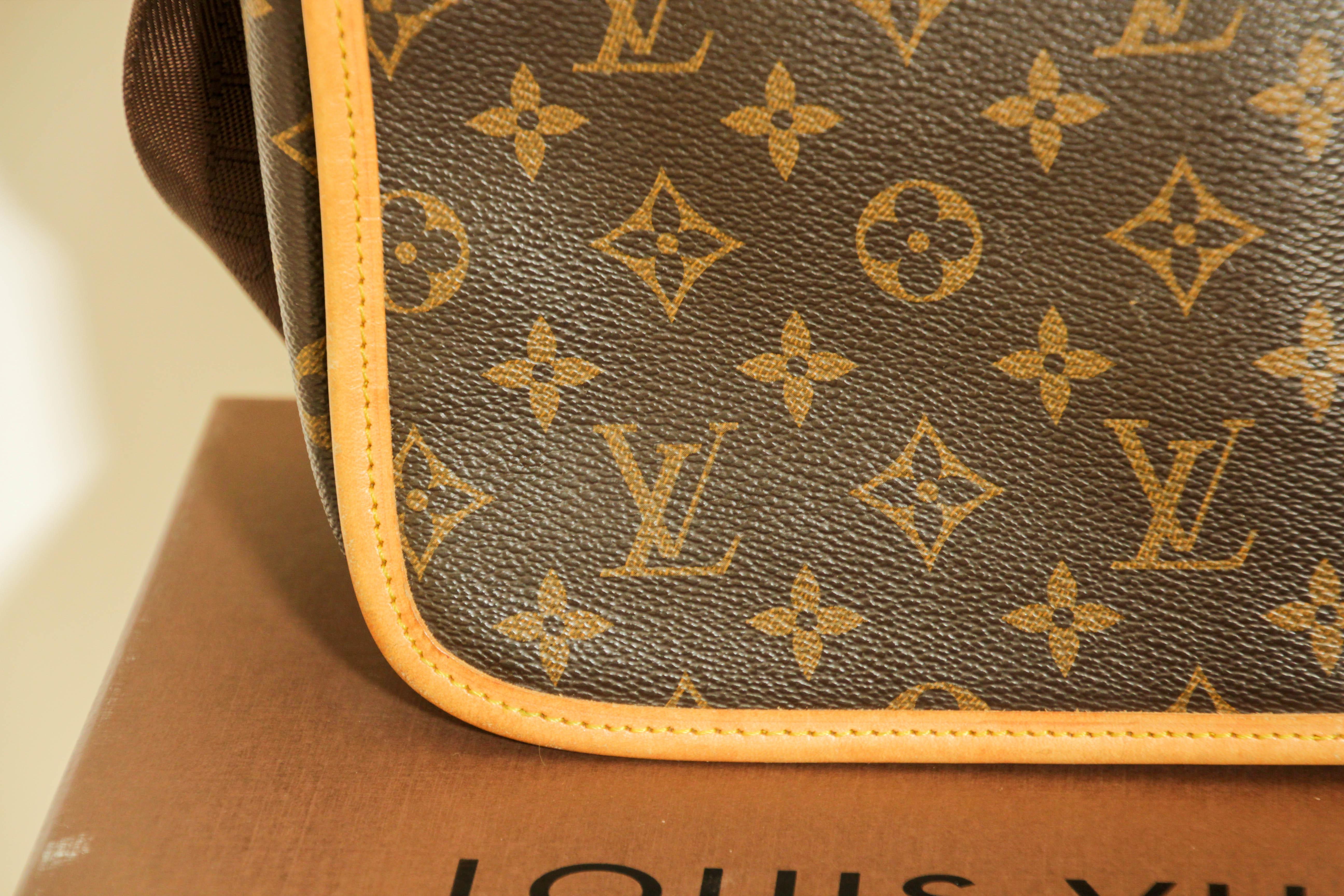 LOUIS VUITTON LV Bosphore Messenger Bag Monogram Canvas PM For Sale 11