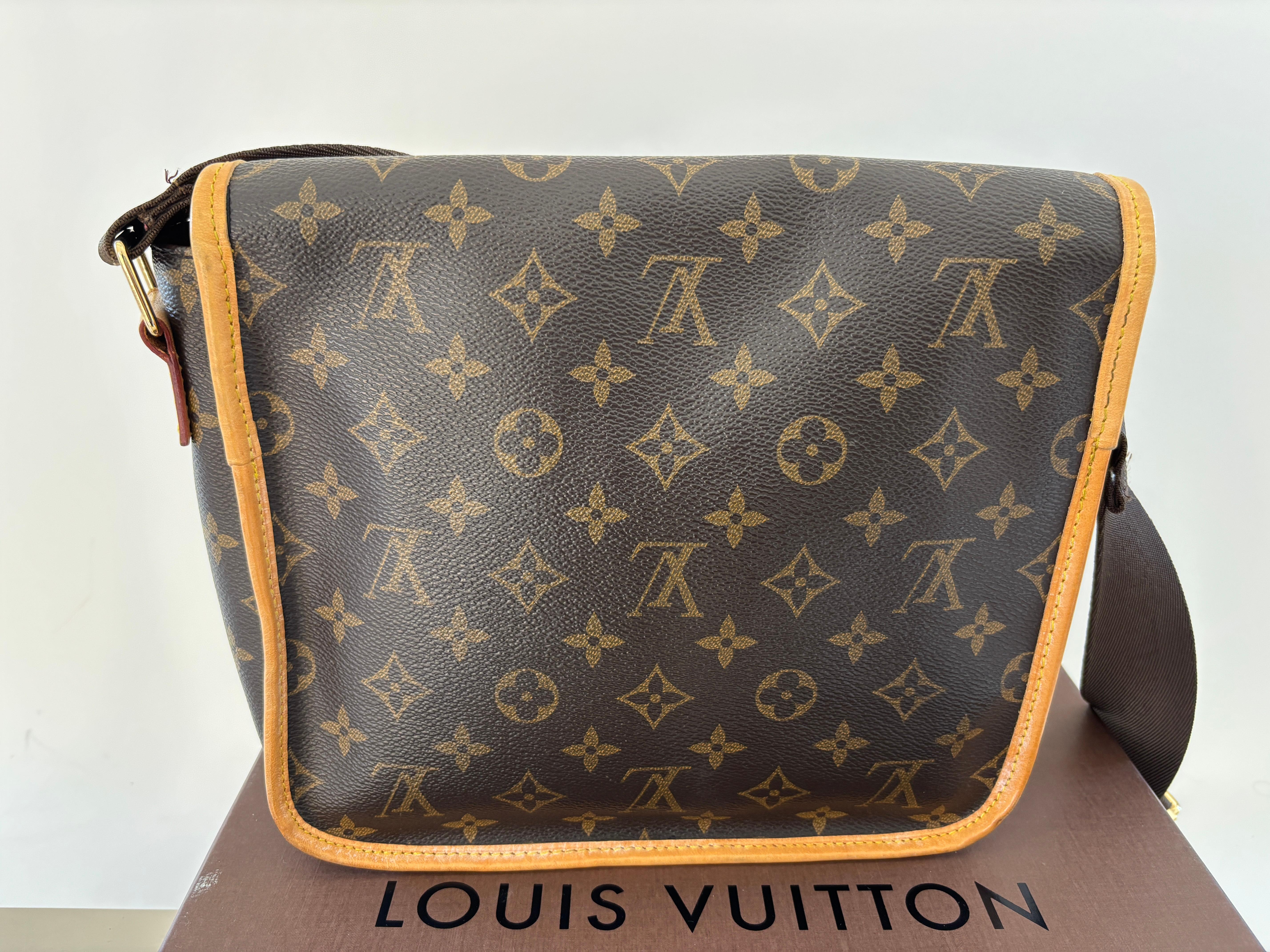 LOUIS VUITTON LV Bosphore Messenger Bag Monogram Canvas PM For Sale 14