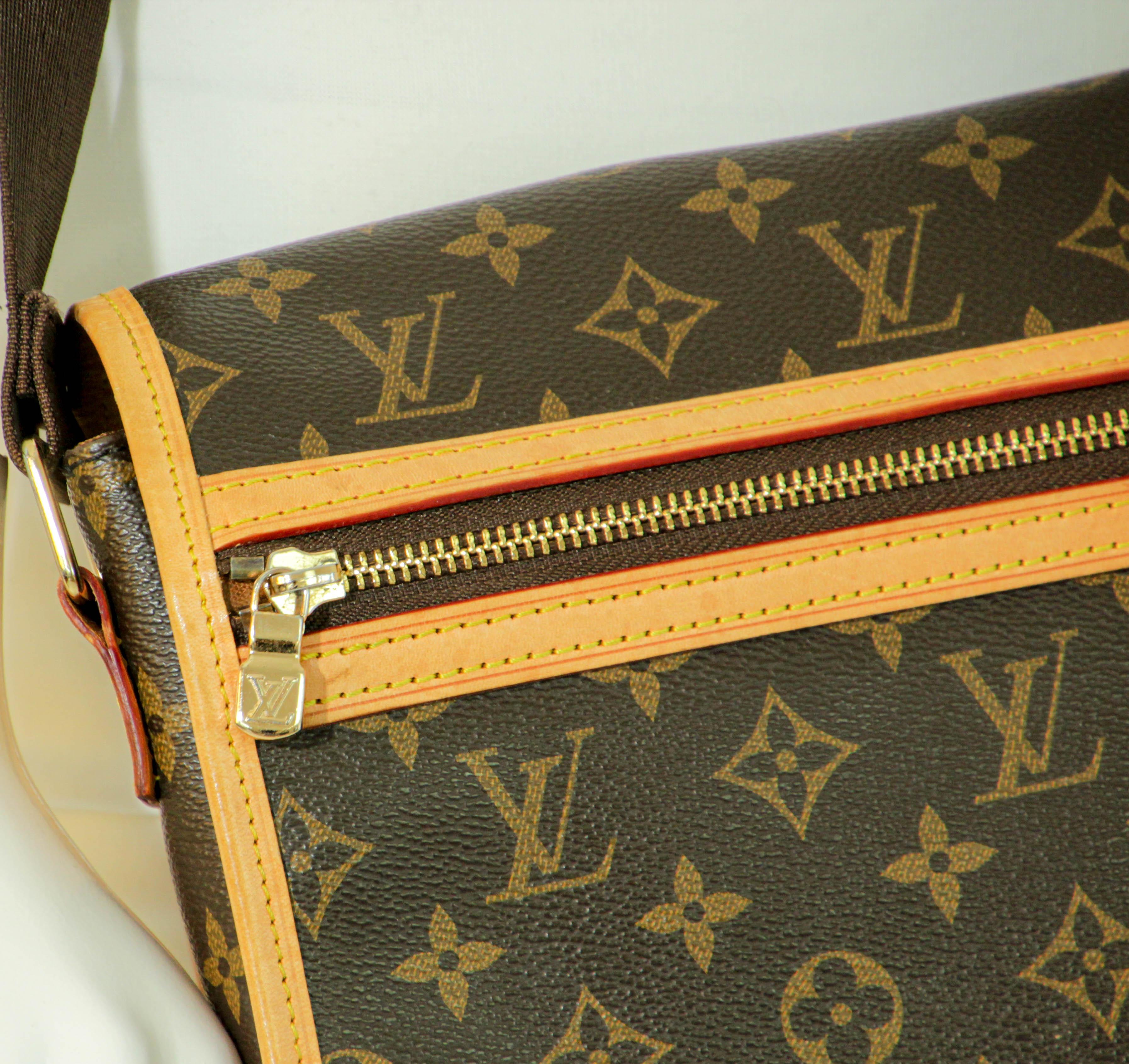 Brown LOUIS VUITTON LV Bosphore Messenger Bag Monogram Canvas PM For Sale