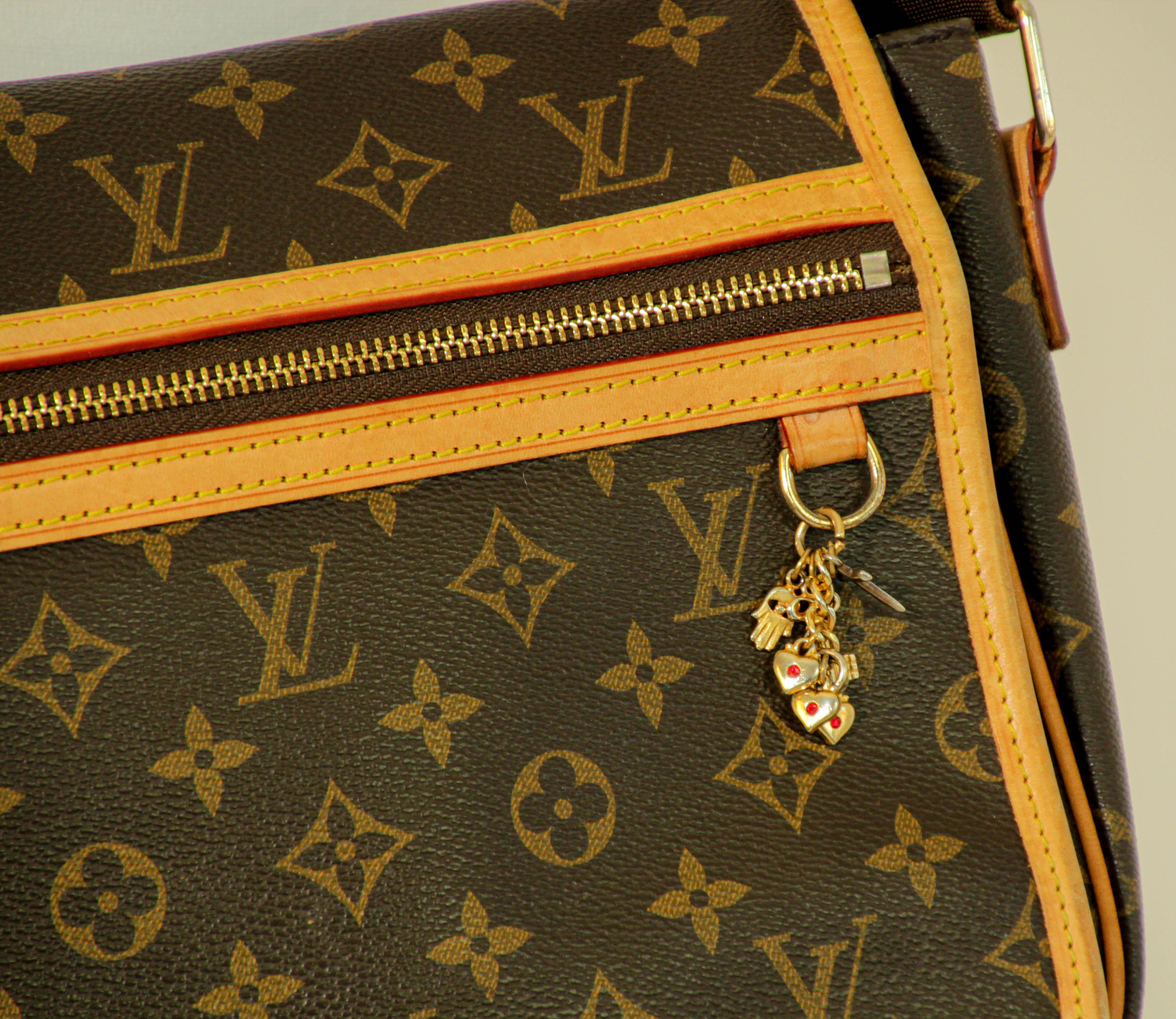 LOUIS VUITTON LV Bosphore Messenger Bag Monogram Canvas PM In Good Condition For Sale In North Hollywood, CA