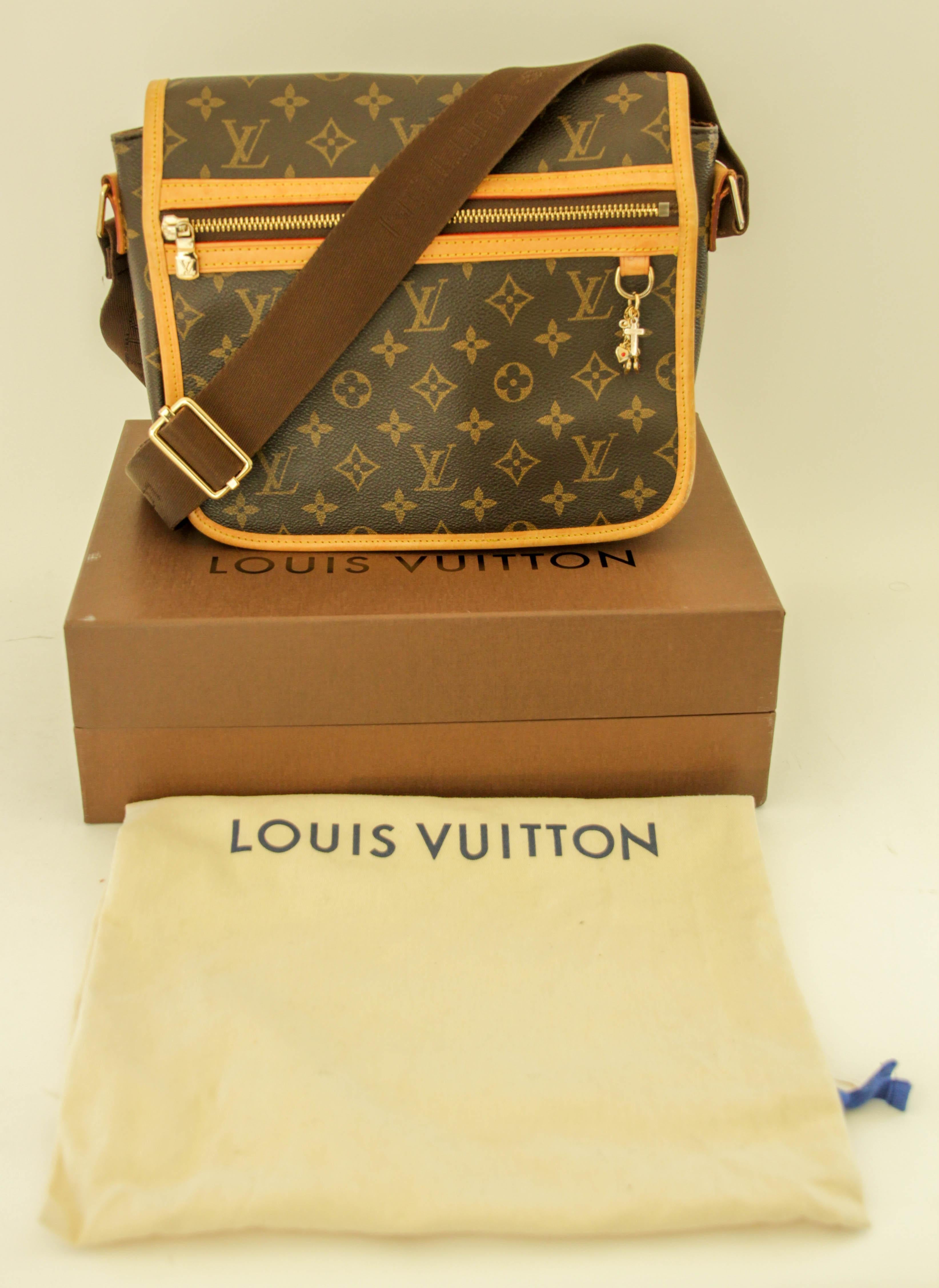 LOUIS VUITTON LV Bosphore Messenger Bag Monogram Canvas PM For Sale 2
