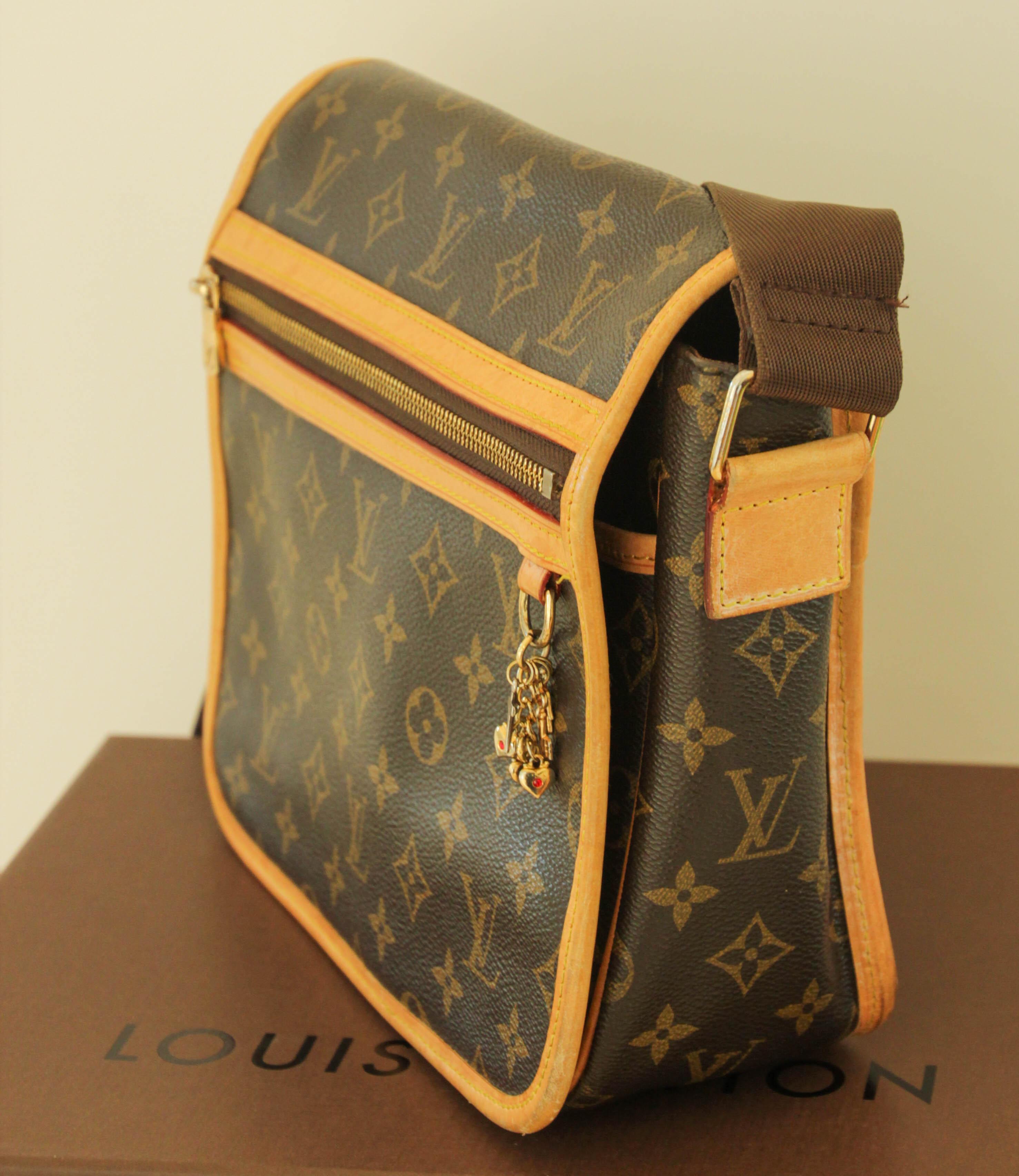 LOUIS VUITTON LV Bosphore Messenger Bag Monogram Canvas PM For Sale 3