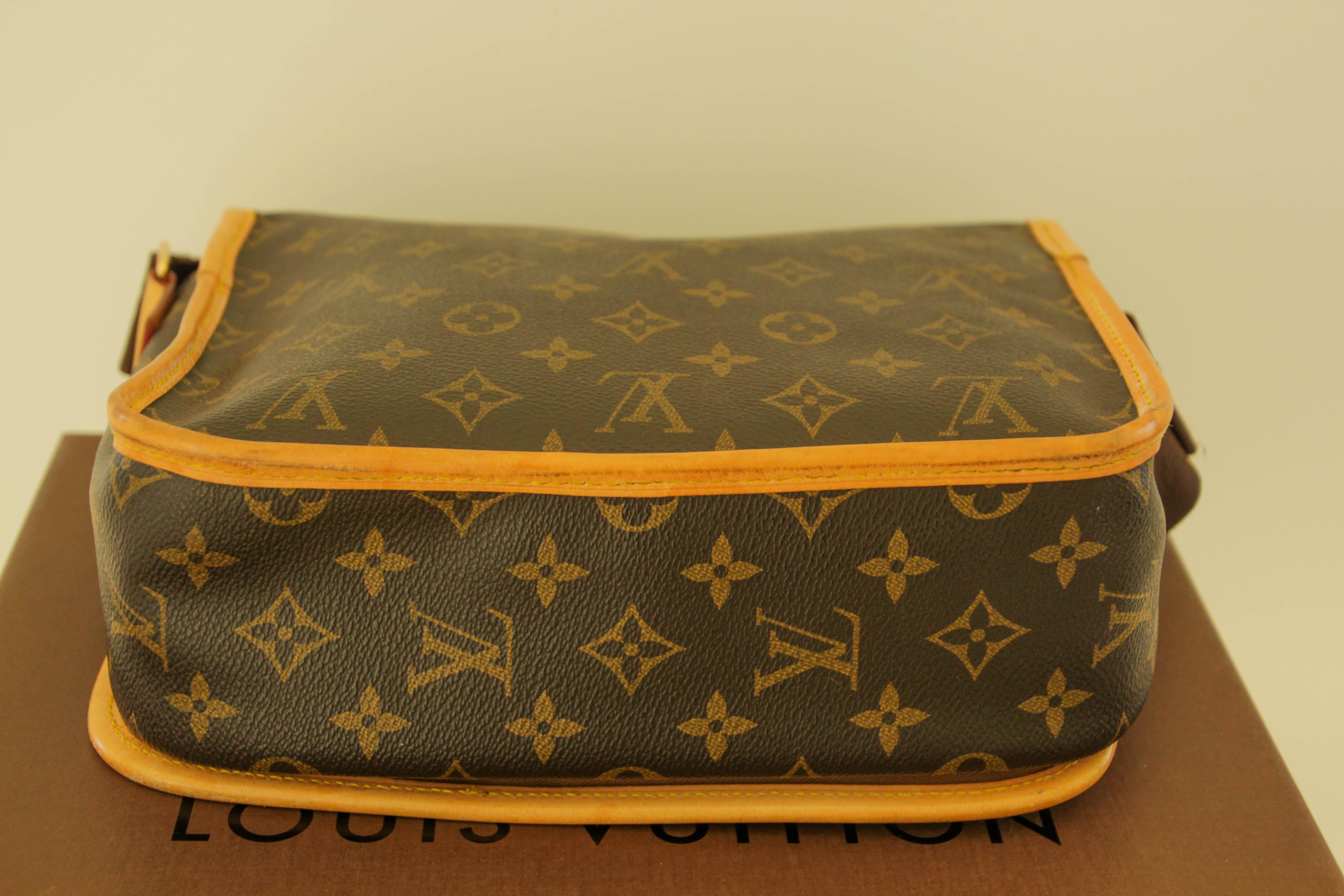 LOUIS VUITTON LV Bosphore Messenger Bag Monogram Canvas PM For Sale 4