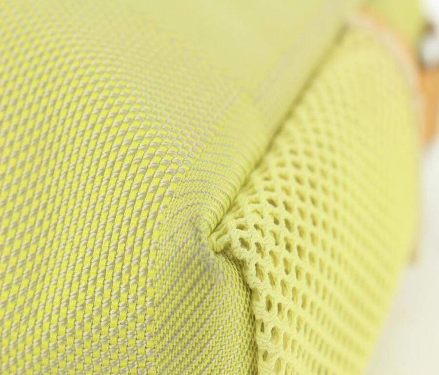 Louis Vuitton - Sac à bandoulière « Geant Danube » en damier vert citron, coupe inclinée, état neuf dans sa boîte en vente 1