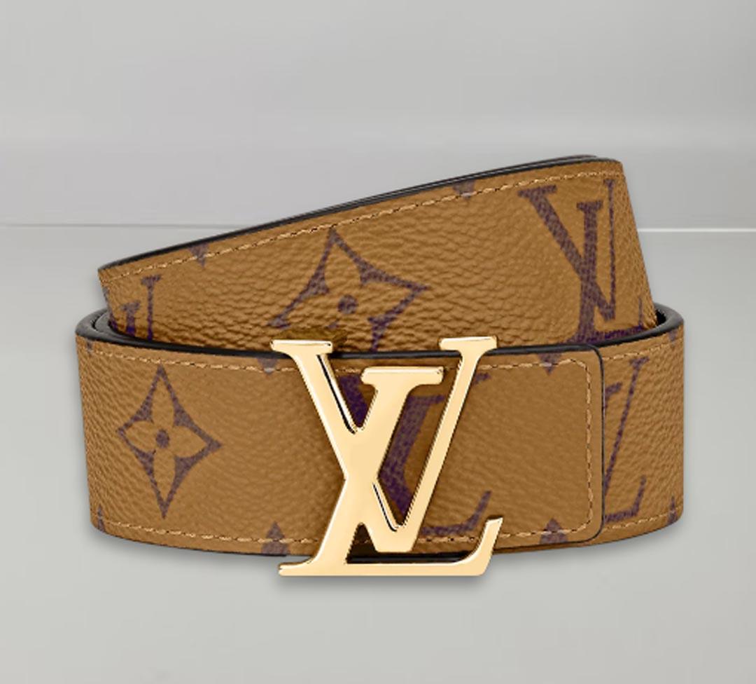 The LV Iconic 30mm Reversible Belt offers two iconic looks in one stylish package. On one side, a bold oversized print of the Louis Vuitton Monogram can be seamlessly coordinated with the new Monogram Giant Collection from the House. On the opposite