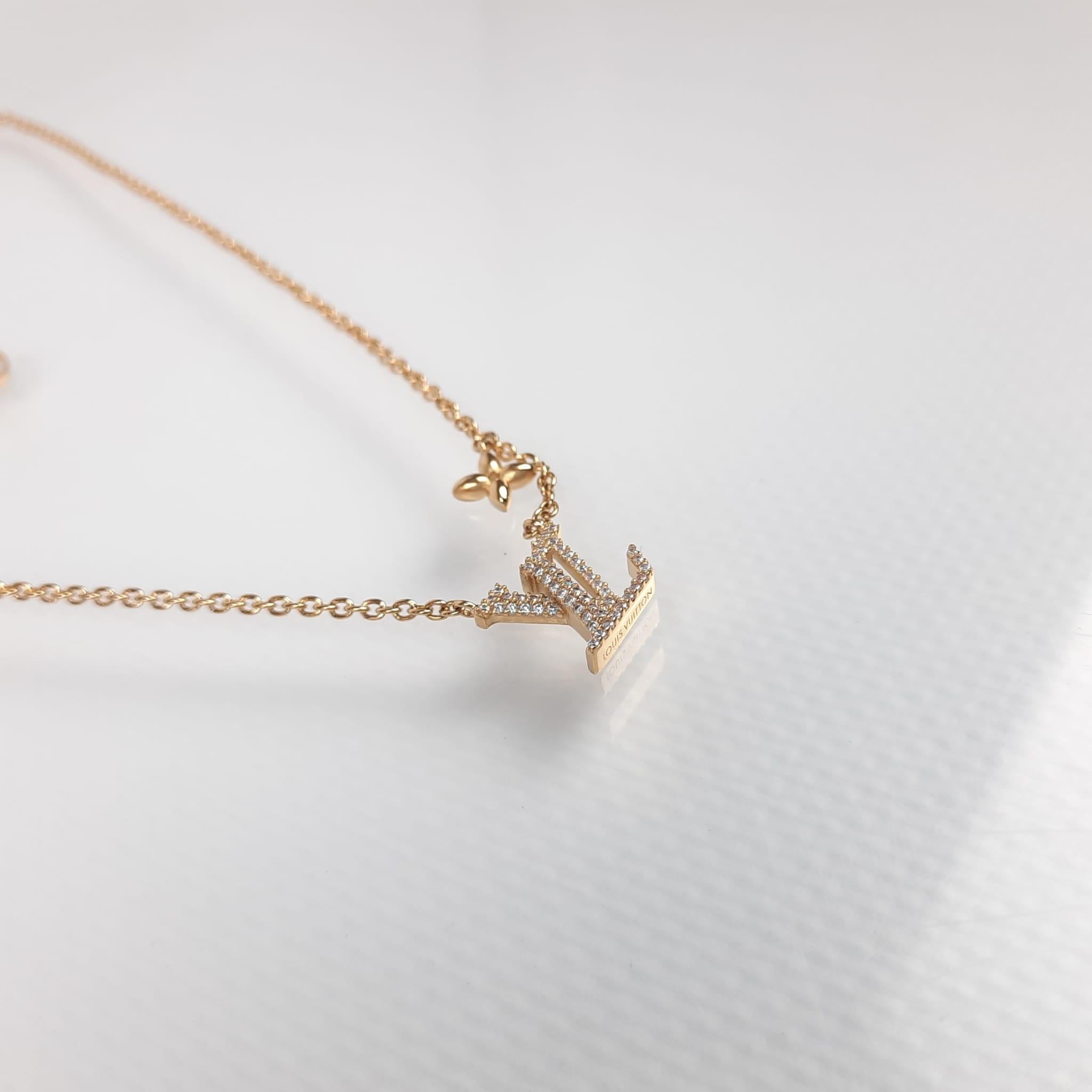 Length: ~40 cm/15.7 inches adjustable, ~45 cm/17.7 inches
Motif size: ~1.2 cm/0.5 inches
Metal with gold-colour finish
Crystal
LV Initials charm
Monogram Flower charm
LV Circle charm