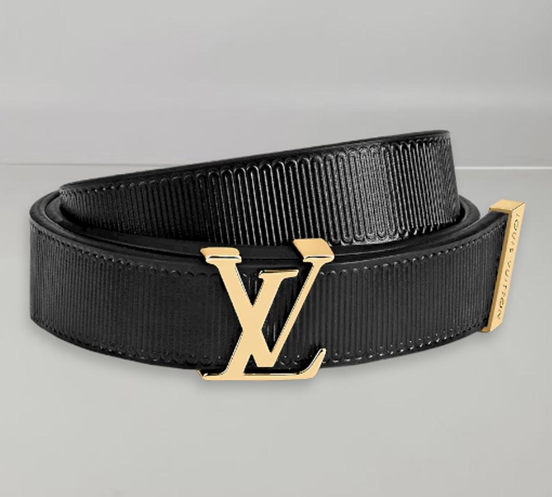 LV Initiales 2cm Belt
This elegant and timeless black LV Initiales belt is embossed with a pattern reminiscent of grosgrain ribbon used in haute couture. Complemented by a shiny gold-tone metal LV Initiales buckle, the design will enhance any