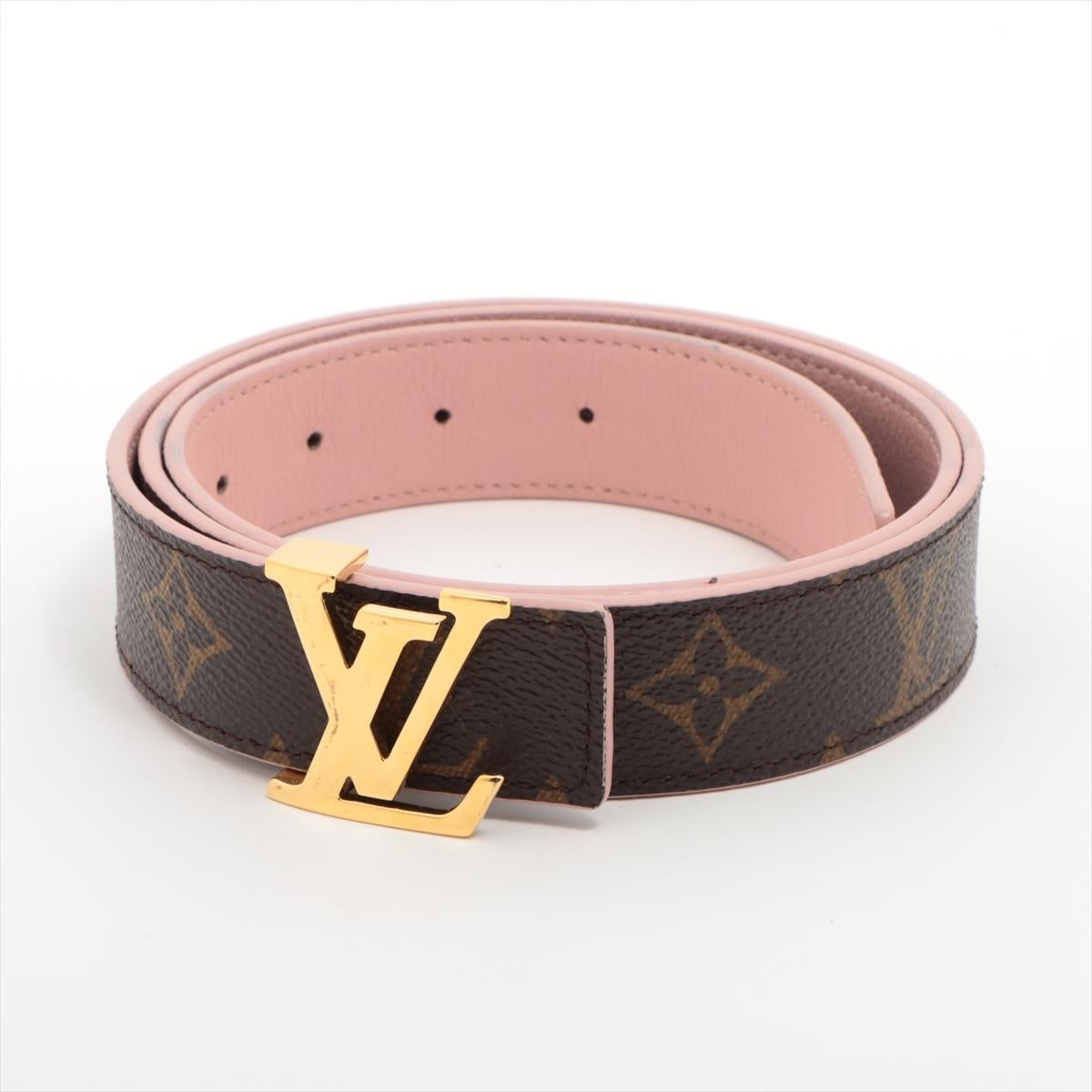 The Louis Vuitton LV Initiales Monogram Reversible Belt in Rose Ballerine is a sophisticated and versatile accessory that effortlessly elevates any ensemble. Crafted from the brand's iconic Monogram canvas, the belt features a timeless LV Initiales