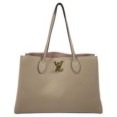 Louis Vuitton LV Lockme Shopper Shoulder Tote Grau Taupe w / Kit