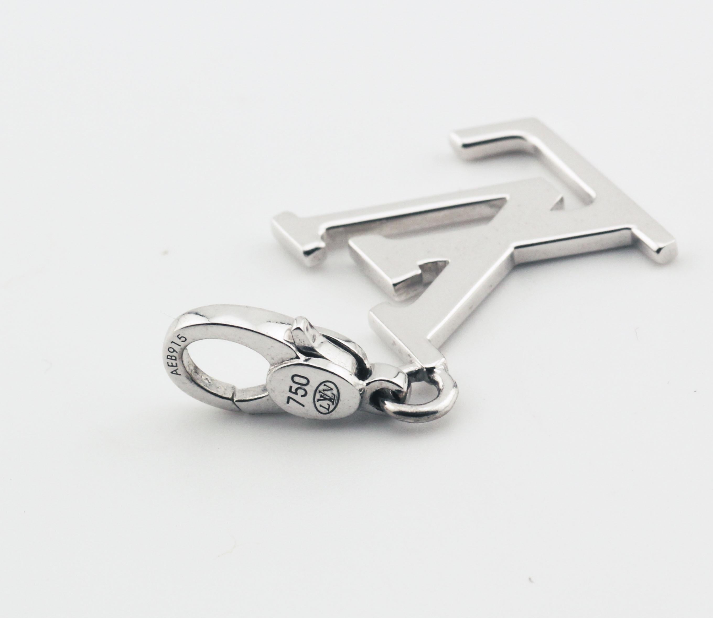 Louis Vuitton LV Logo 18k White Gold Charm Pendant In Good Condition For Sale In Simpsonville, SC