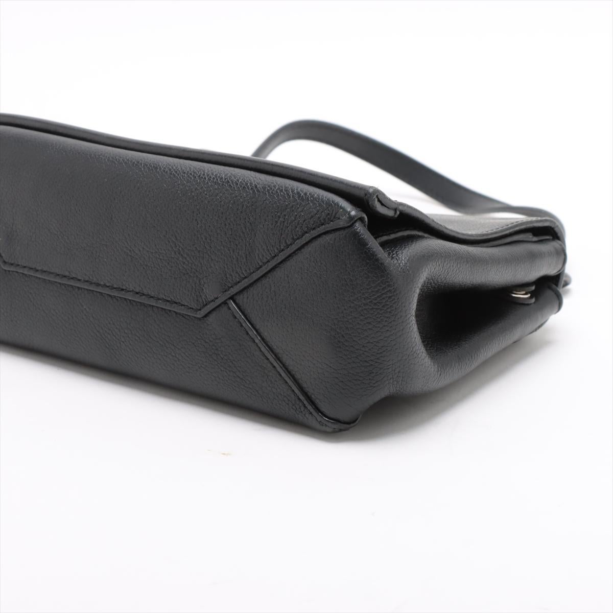 Louis Vuitton LV Logo Lockme II BB Sac à bandoulière Noir en vente 6