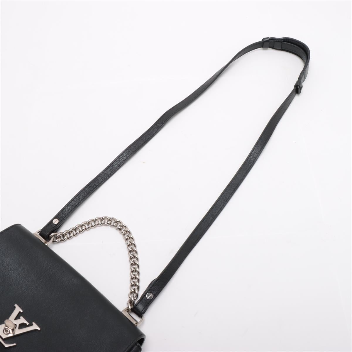 Louis Vuitton LV Logo Lockme II BB Sac à bandoulière Noir en vente 2
