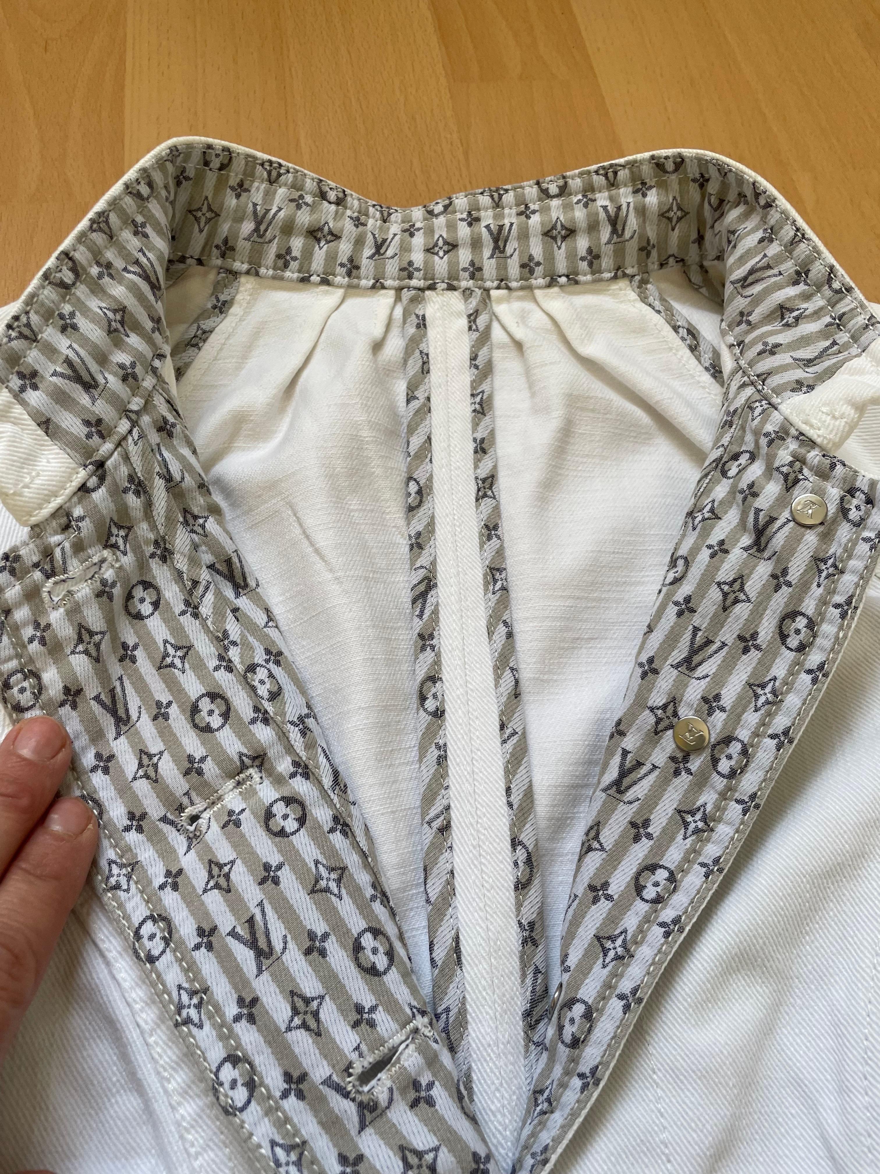 LOUIS VUITTON. Giacca in denim con logo LV e Monogram In condizioni buone in vendita a CACHAN, FR