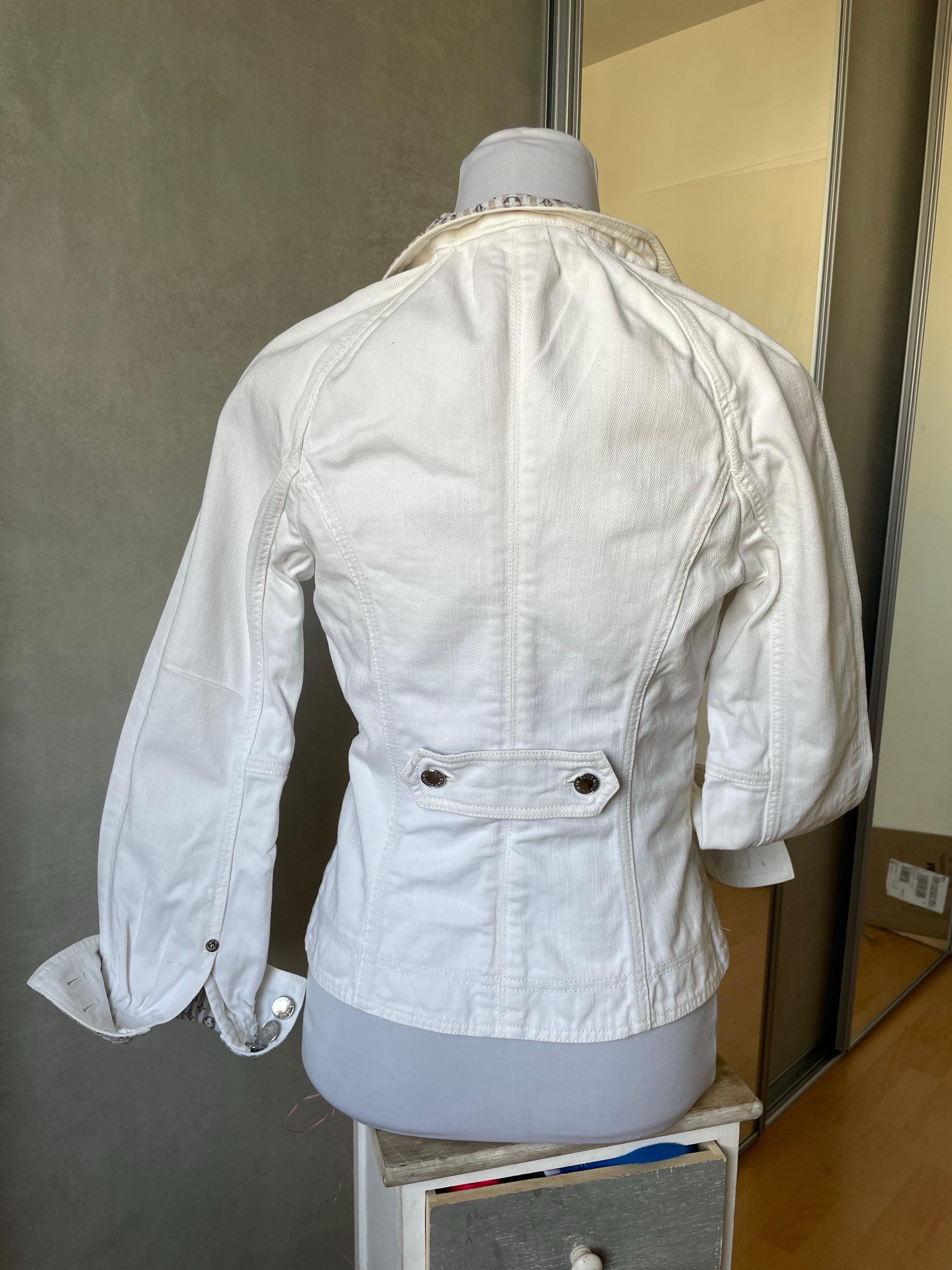 LOUIS VUITTON. Giacca in denim con logo LV e Monogram in vendita 1