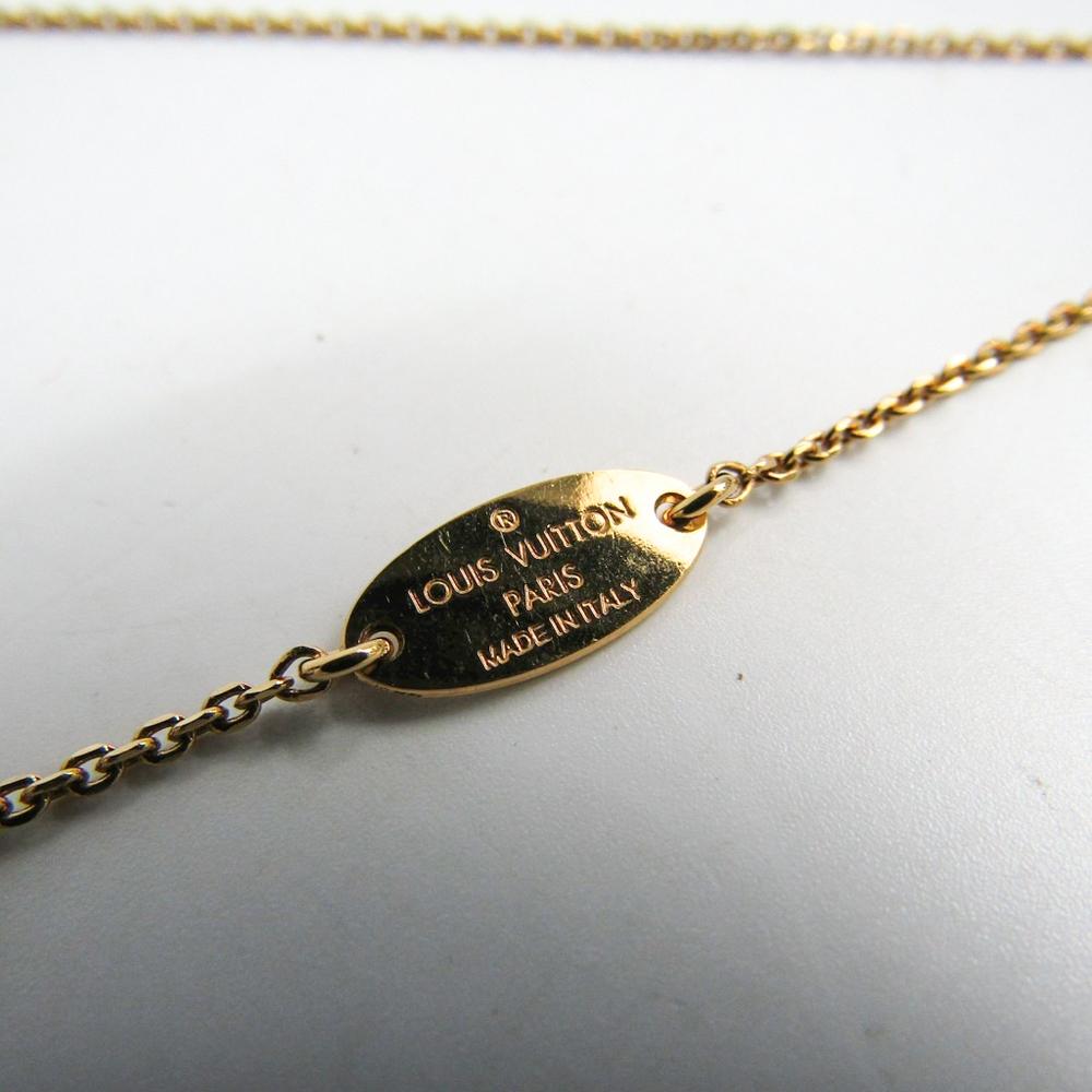 Contemporary Louis Vuitton LV & Me Gold Tone R Pendant Necklace