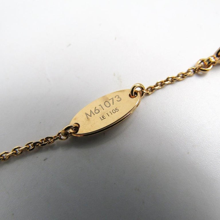 Louis Vuitton LV and Me Gold Tone R Pendant Necklace For Sale at 1stDibs