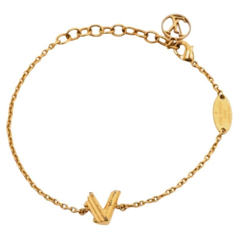 Bracciale Louis Vuitton LV & Me Lettera V in tonalità oro in vendita