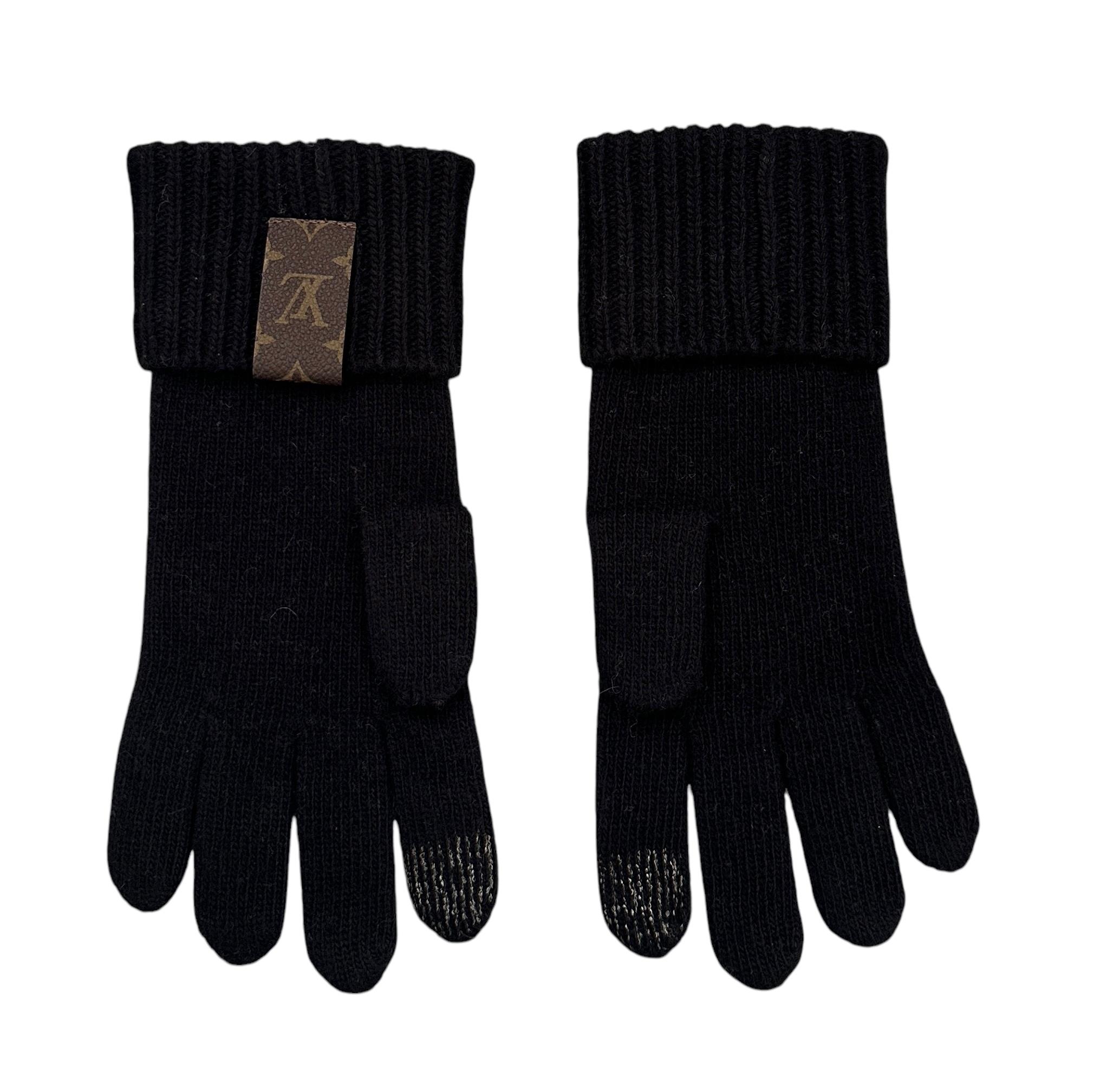 Louis Vuitton LV Medallion Gloves In New Condition In West Chester, PA
